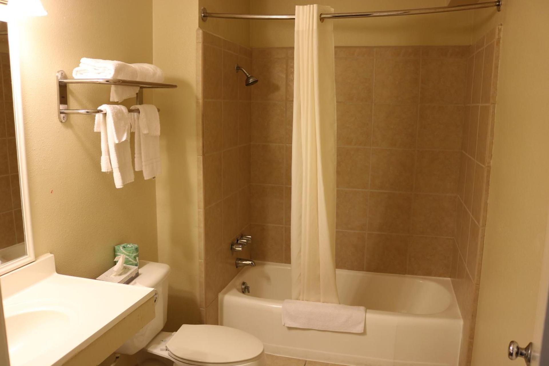 Americas Best Value Inn Giddings photo 11
