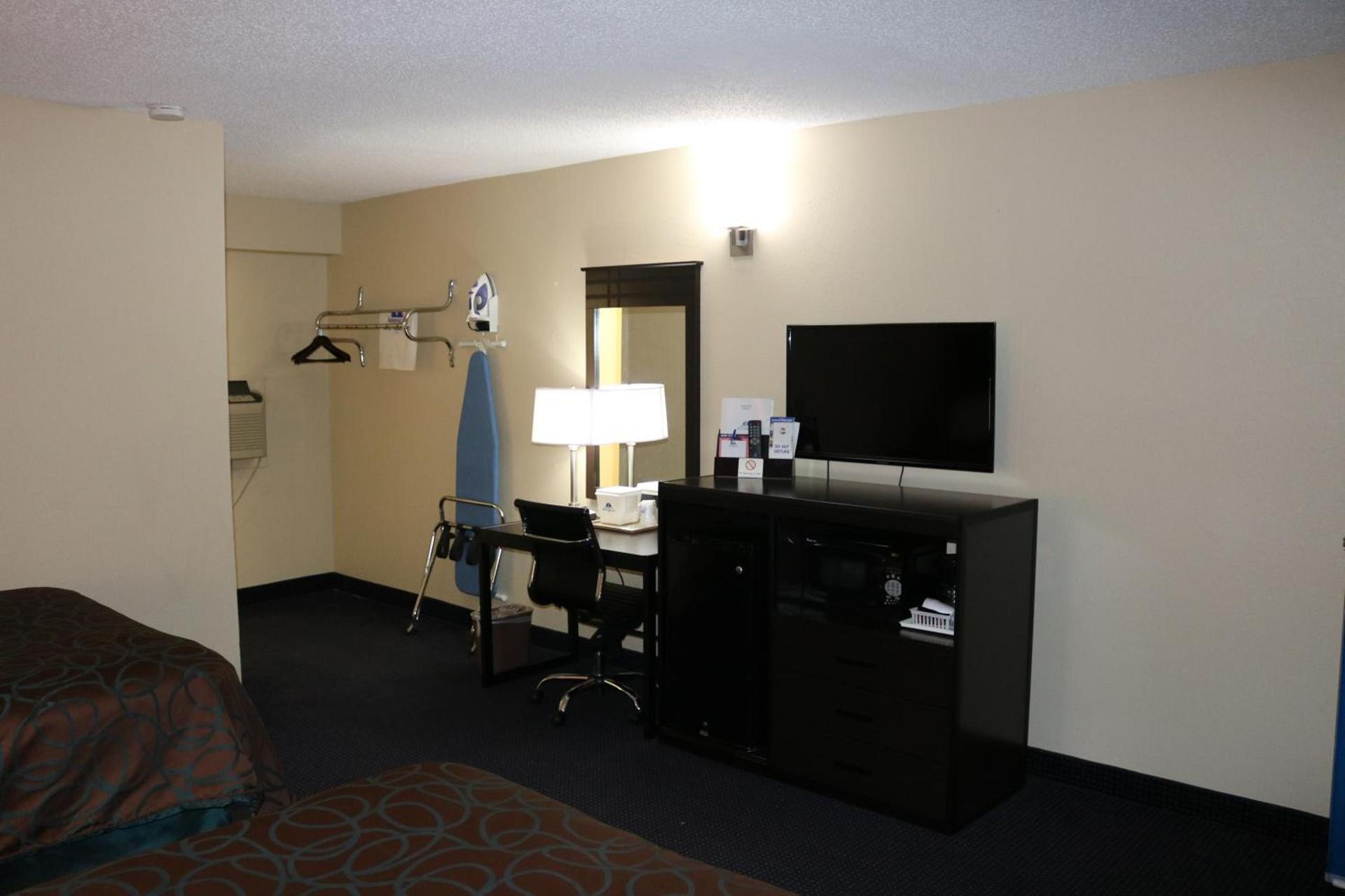 Americas Best Value Inn Giddings photo 8