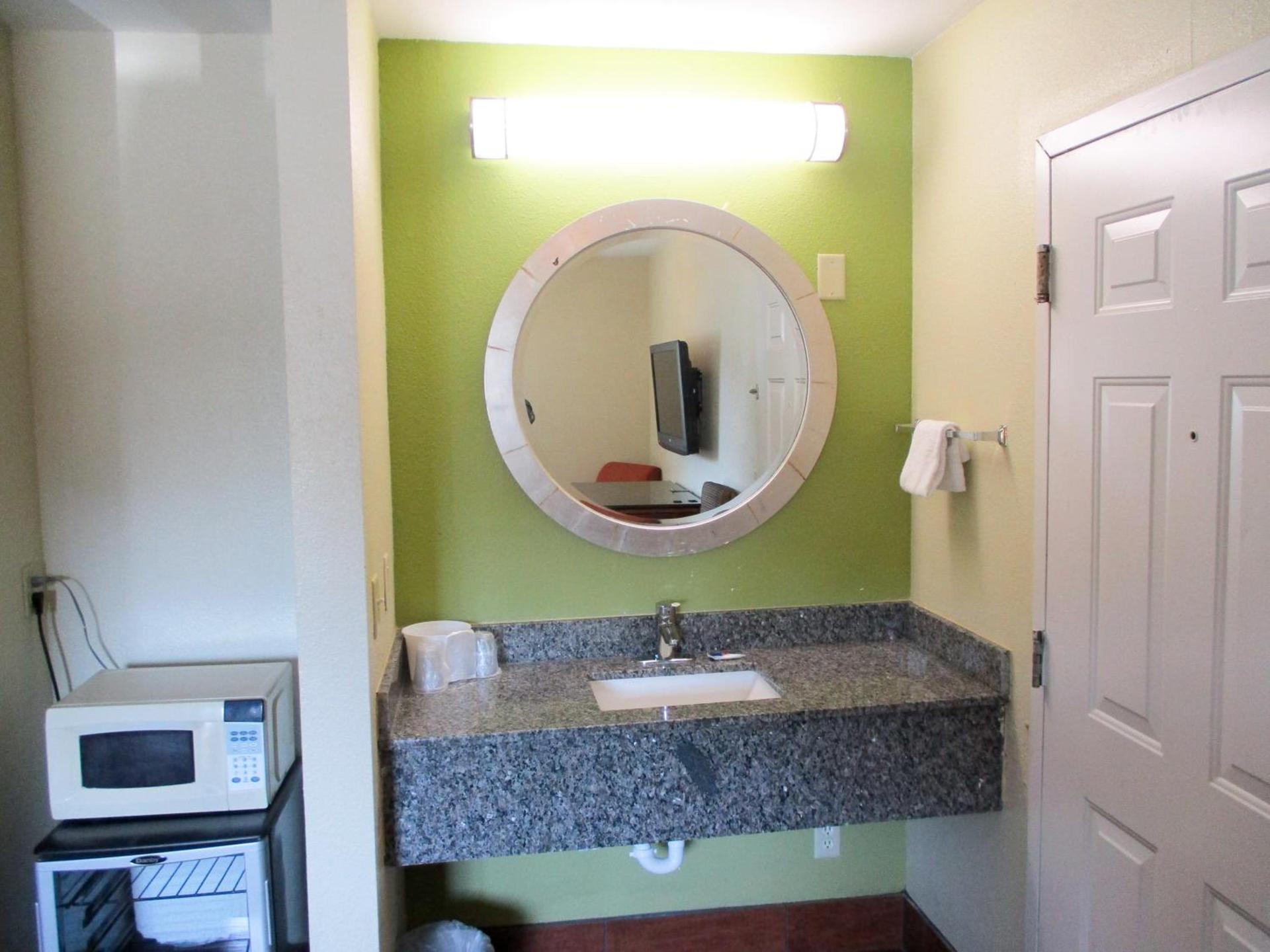 Savannah Garden Inn photo 17