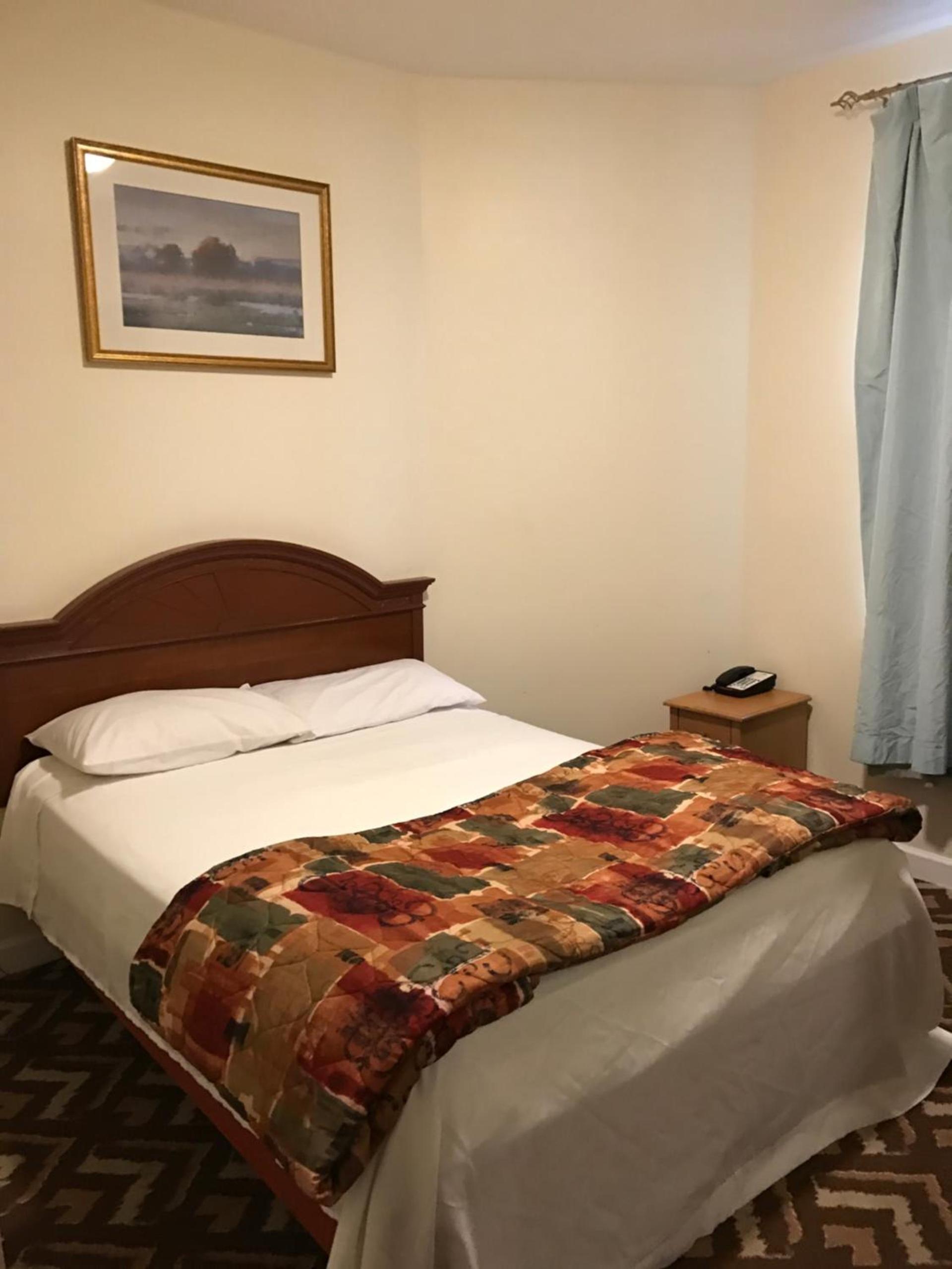 Waterbury Big Apple Motel photo 10