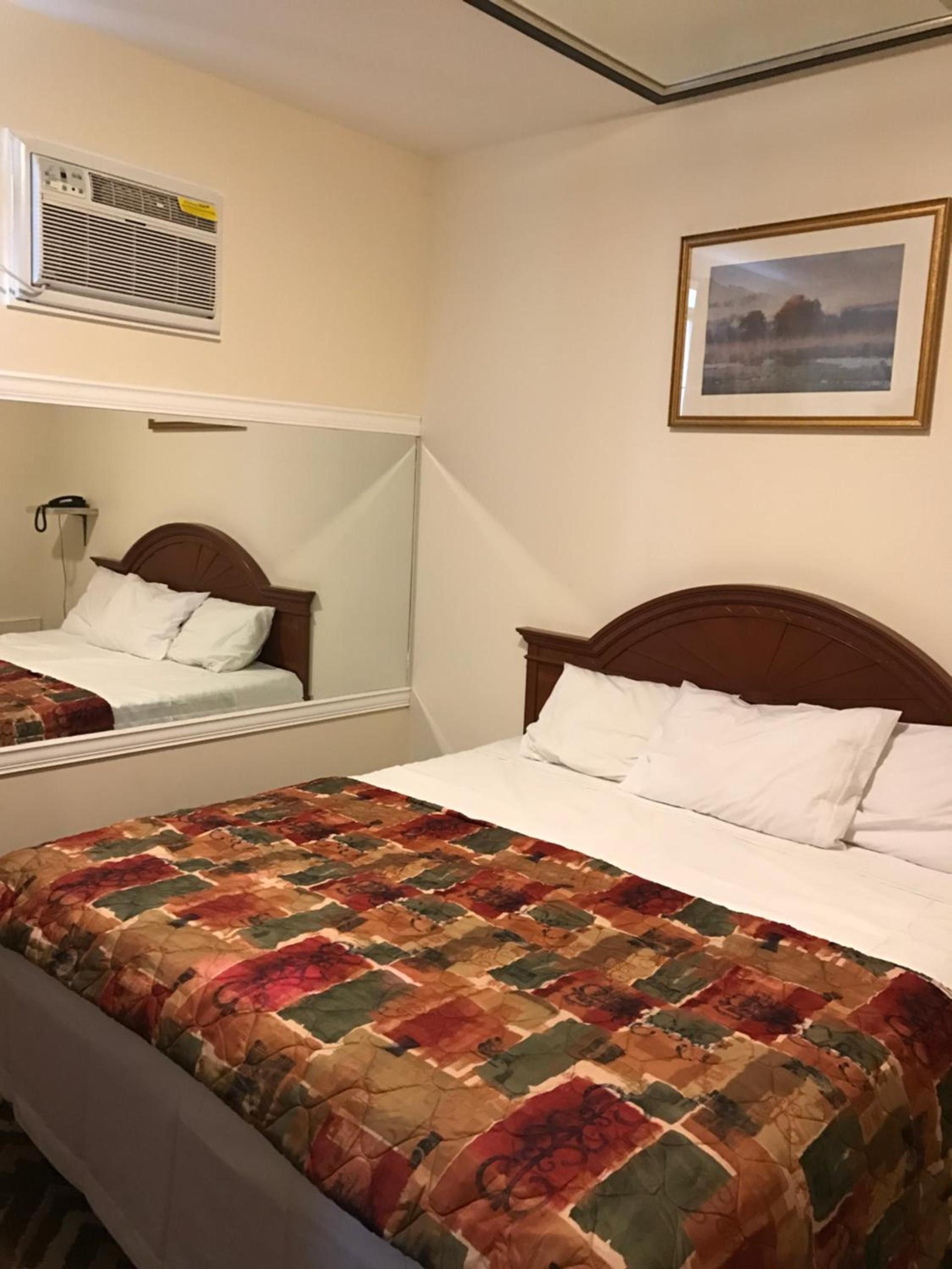 Waterbury Big Apple Motel photo 23