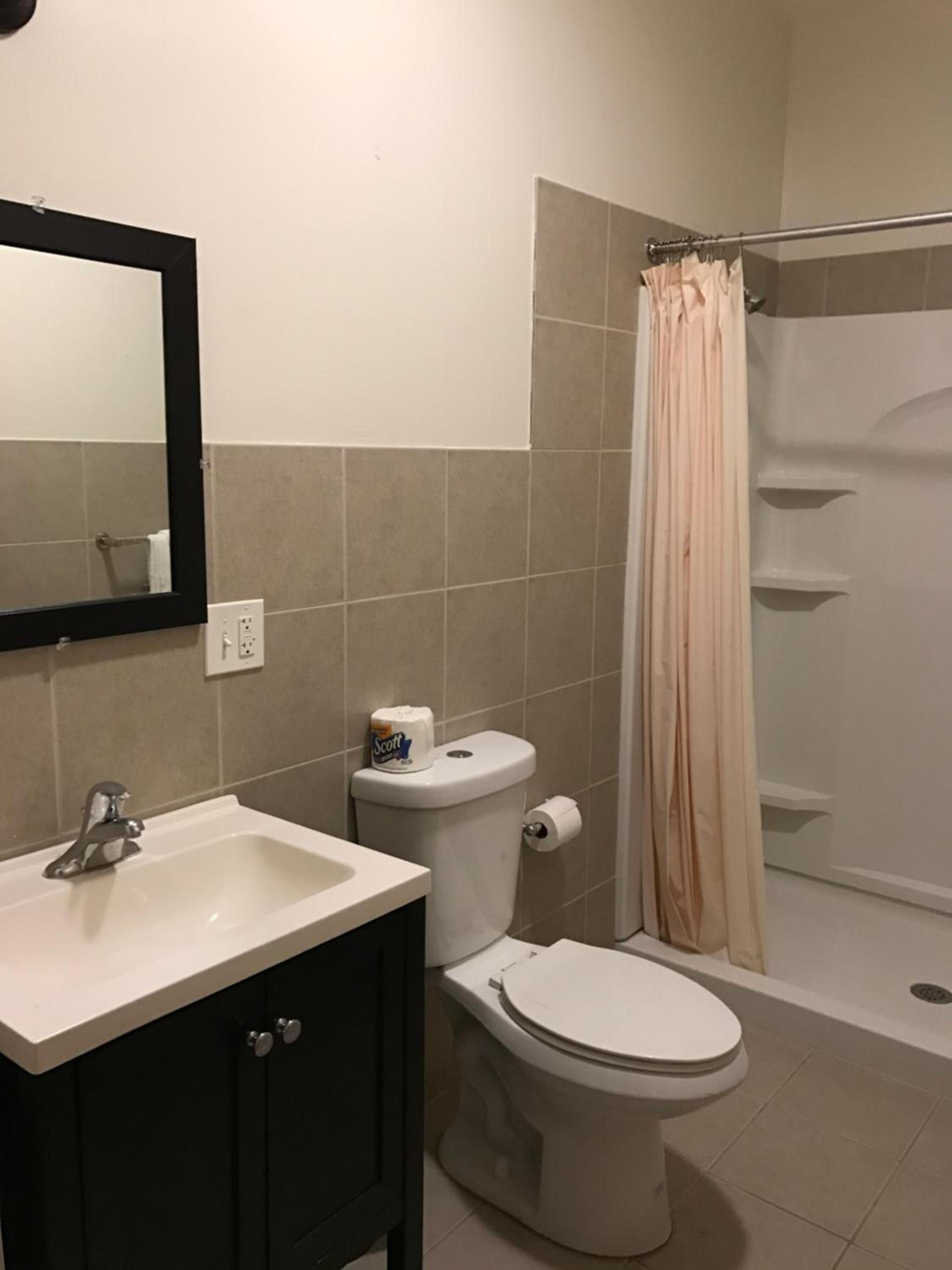 Waterbury Big Apple Motel photo 19
