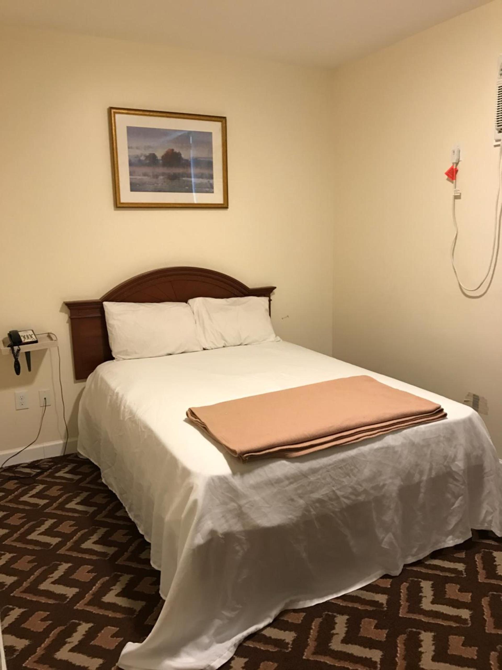 Waterbury Big Apple Motel photo 18