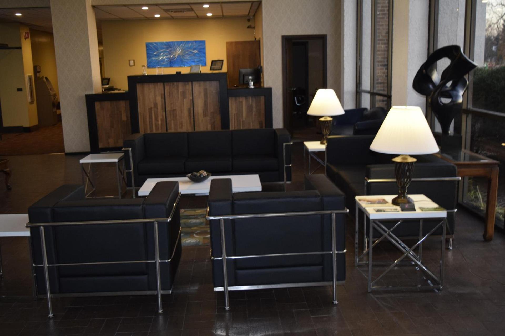 Landmark Inn photo 34