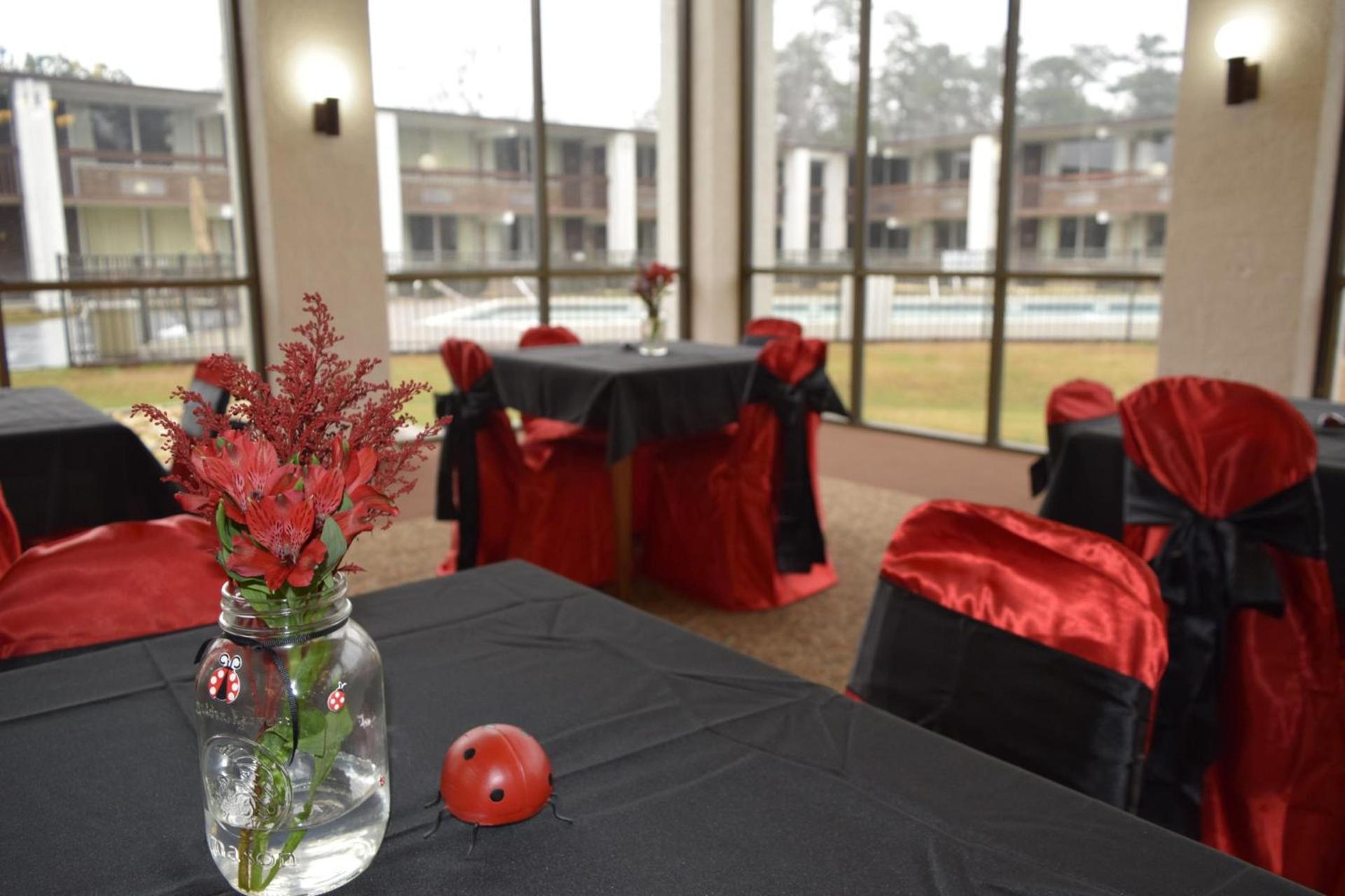 Landmark Inn photo 38
