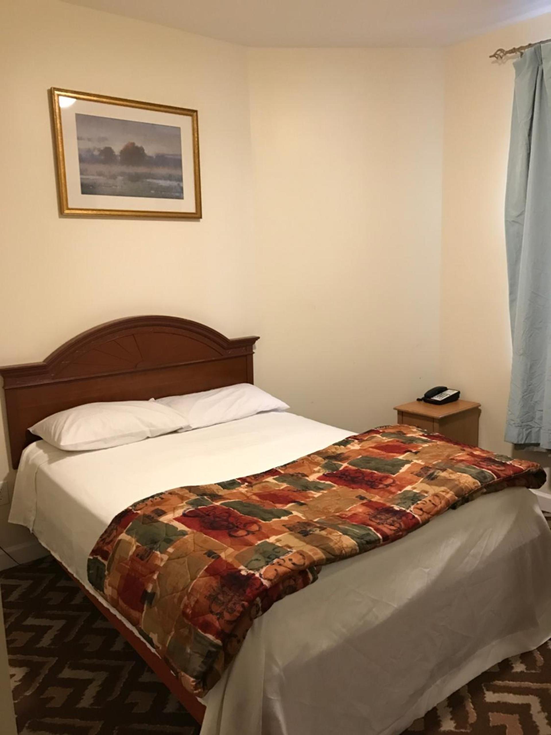 Waterbury Big Apple Motel photo 9