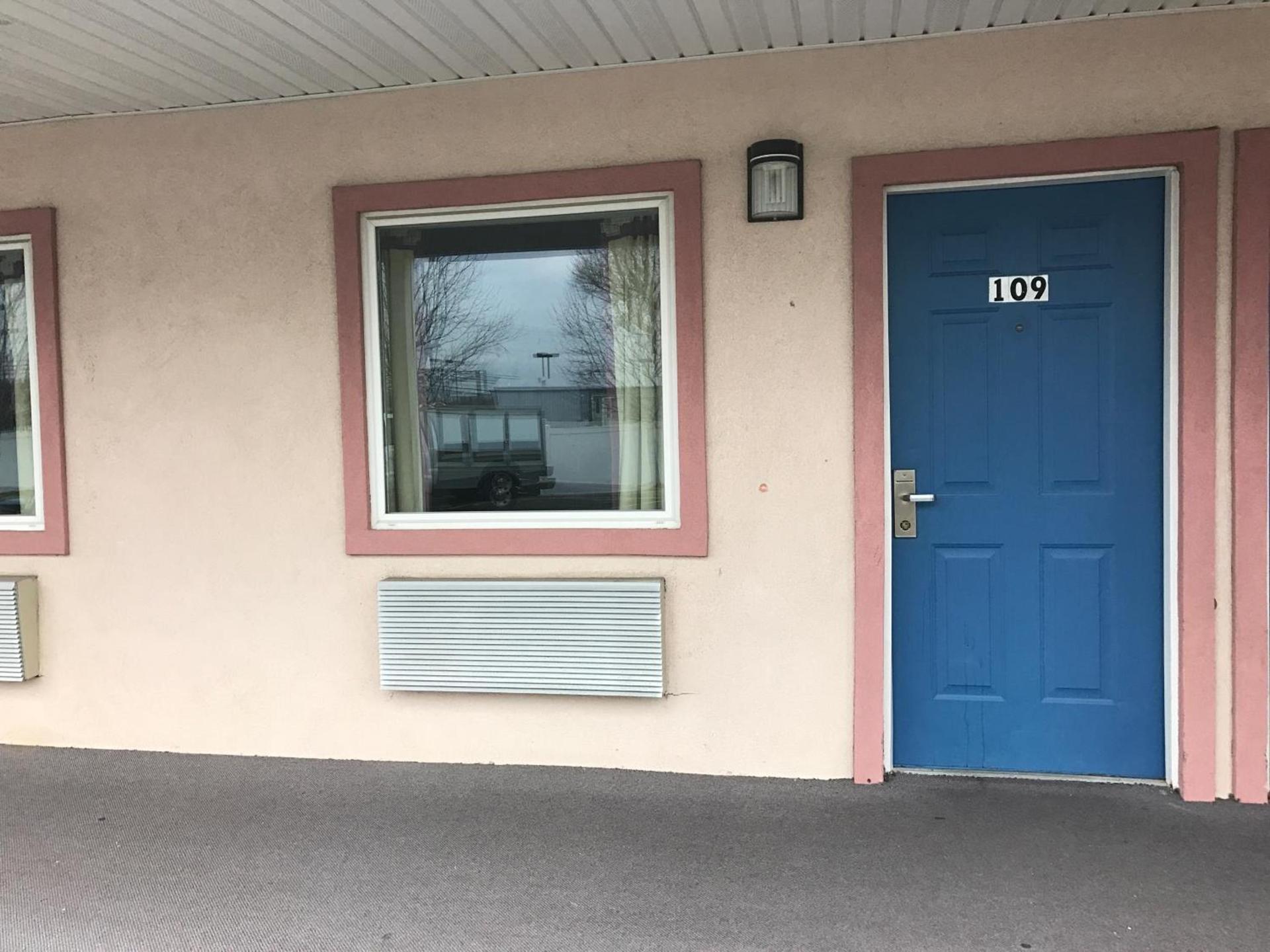 Mayfair Motel photo 1