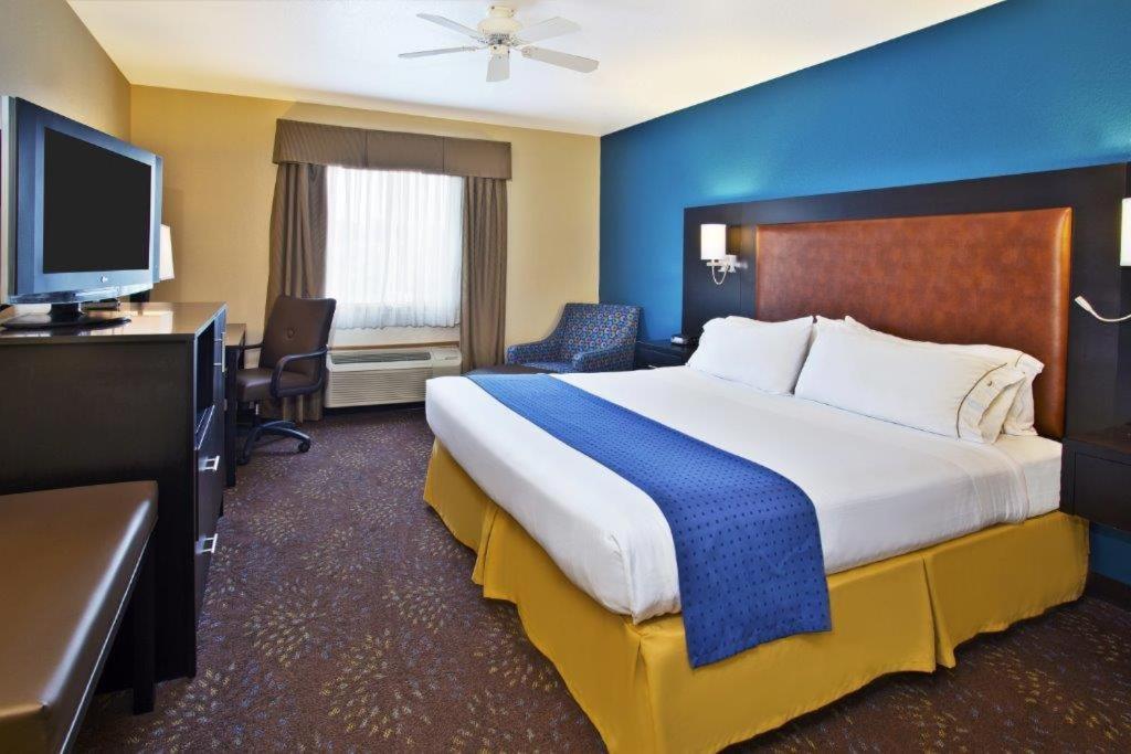 Holiday Inn Express Mackinaw City by IHG photo 2