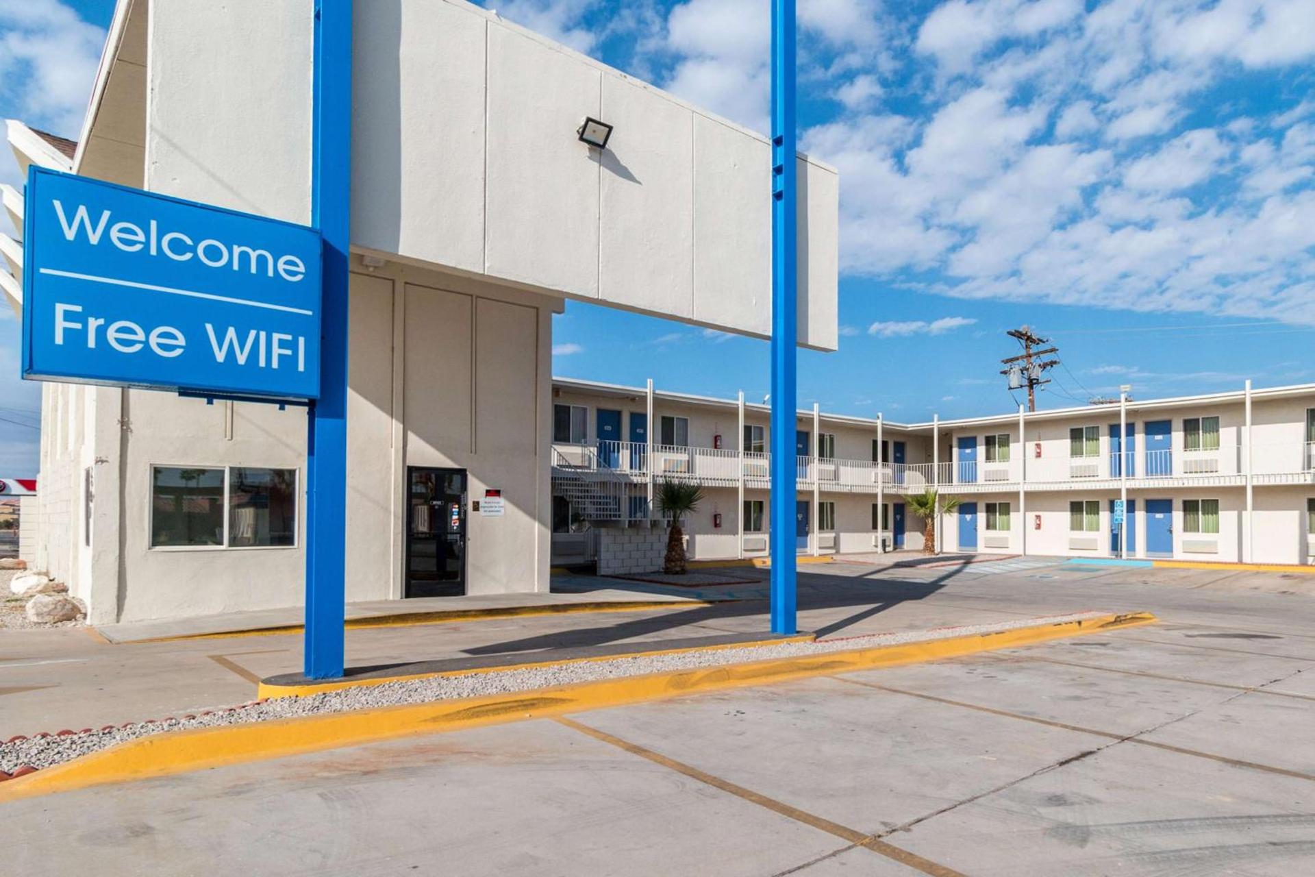 Motel 6-Blythe, CA - South photo 2