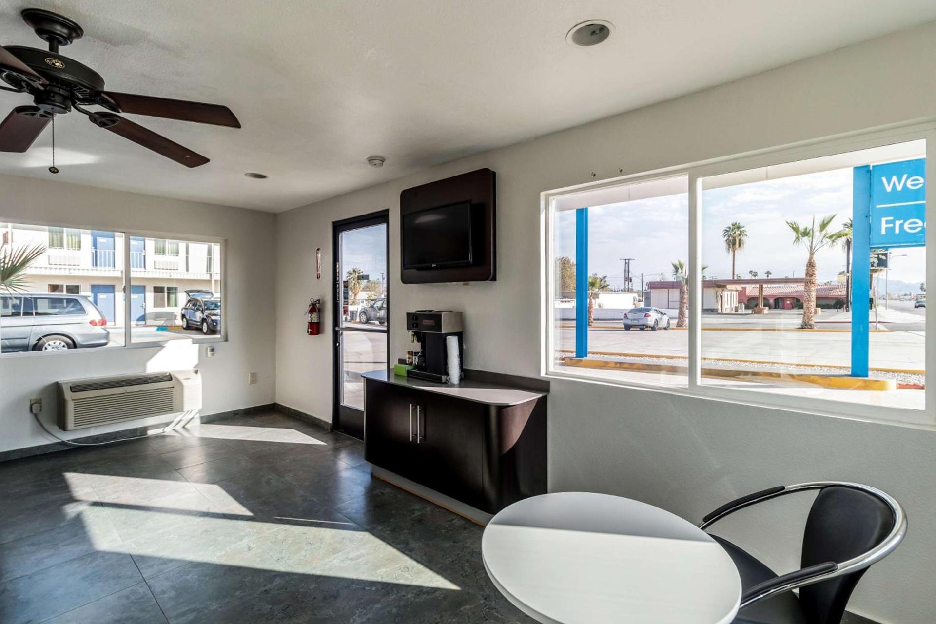 Motel 6-Blythe, CA - South photo 11