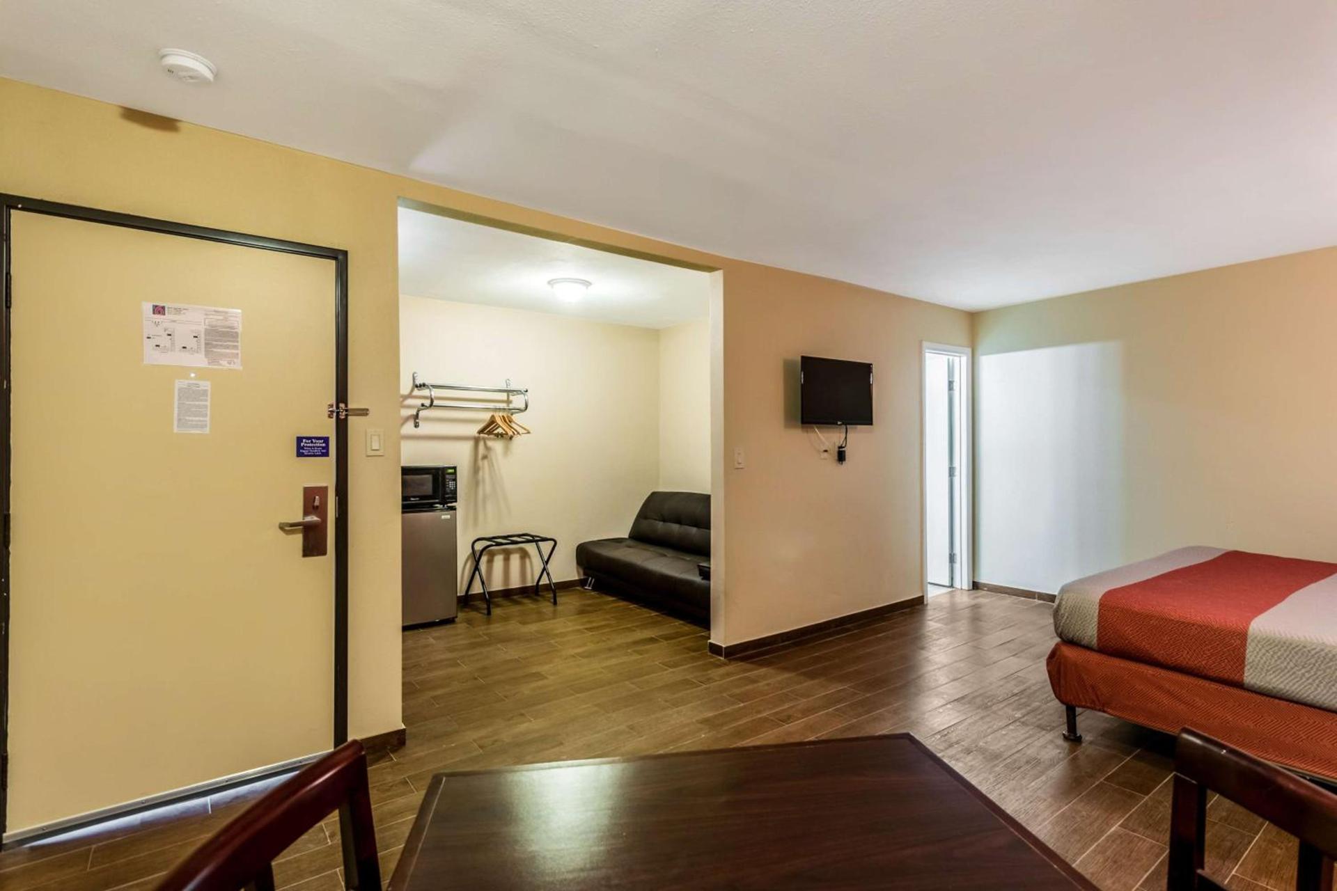Motel 6-Blythe, CA - South photo 45