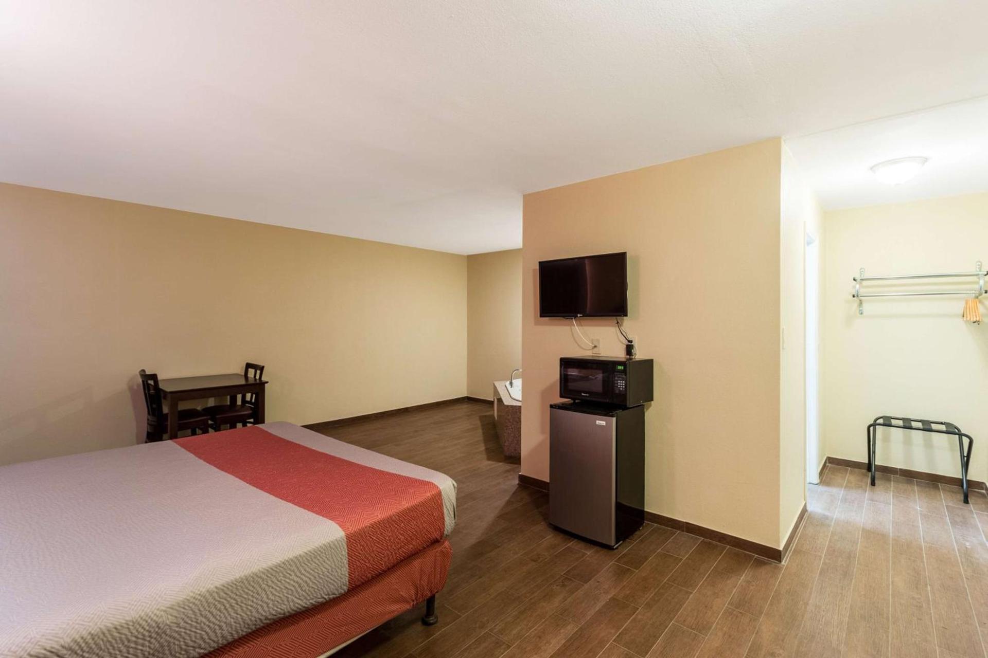 Motel 6-Blythe, CA - South photo 44