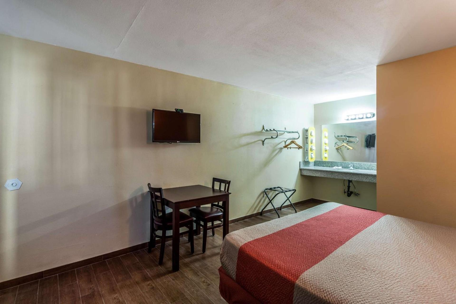 Motel 6-Blythe, CA - South photo 19