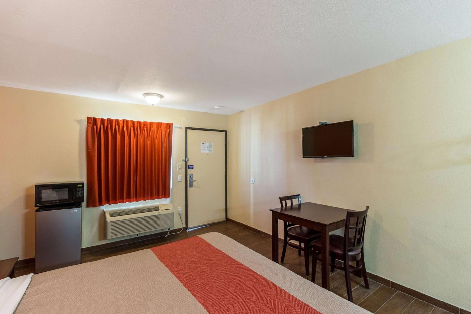 Motel 6-Blythe, CA - South photo 41