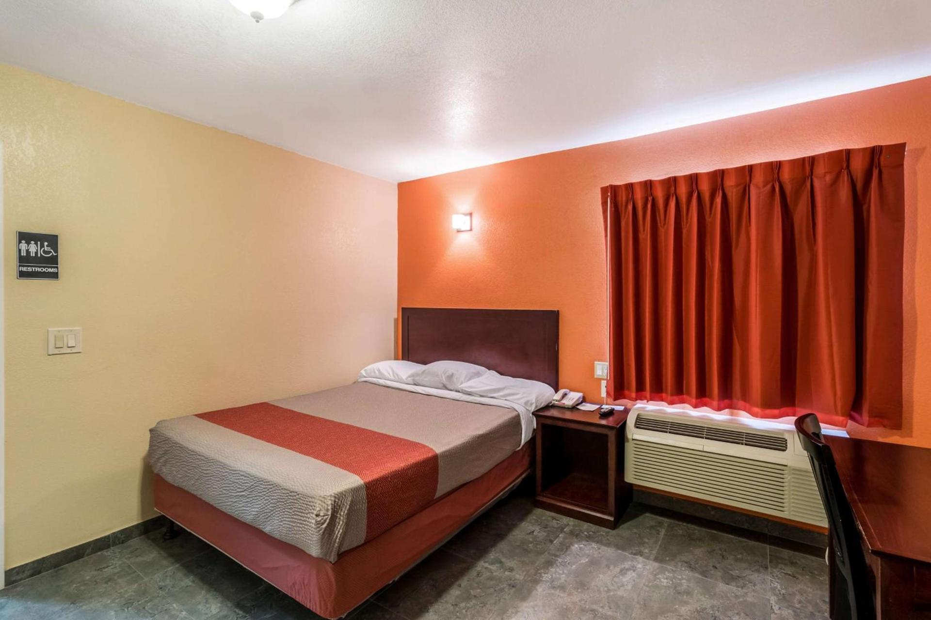 Motel 6-Blythe, CA - South photo 24
