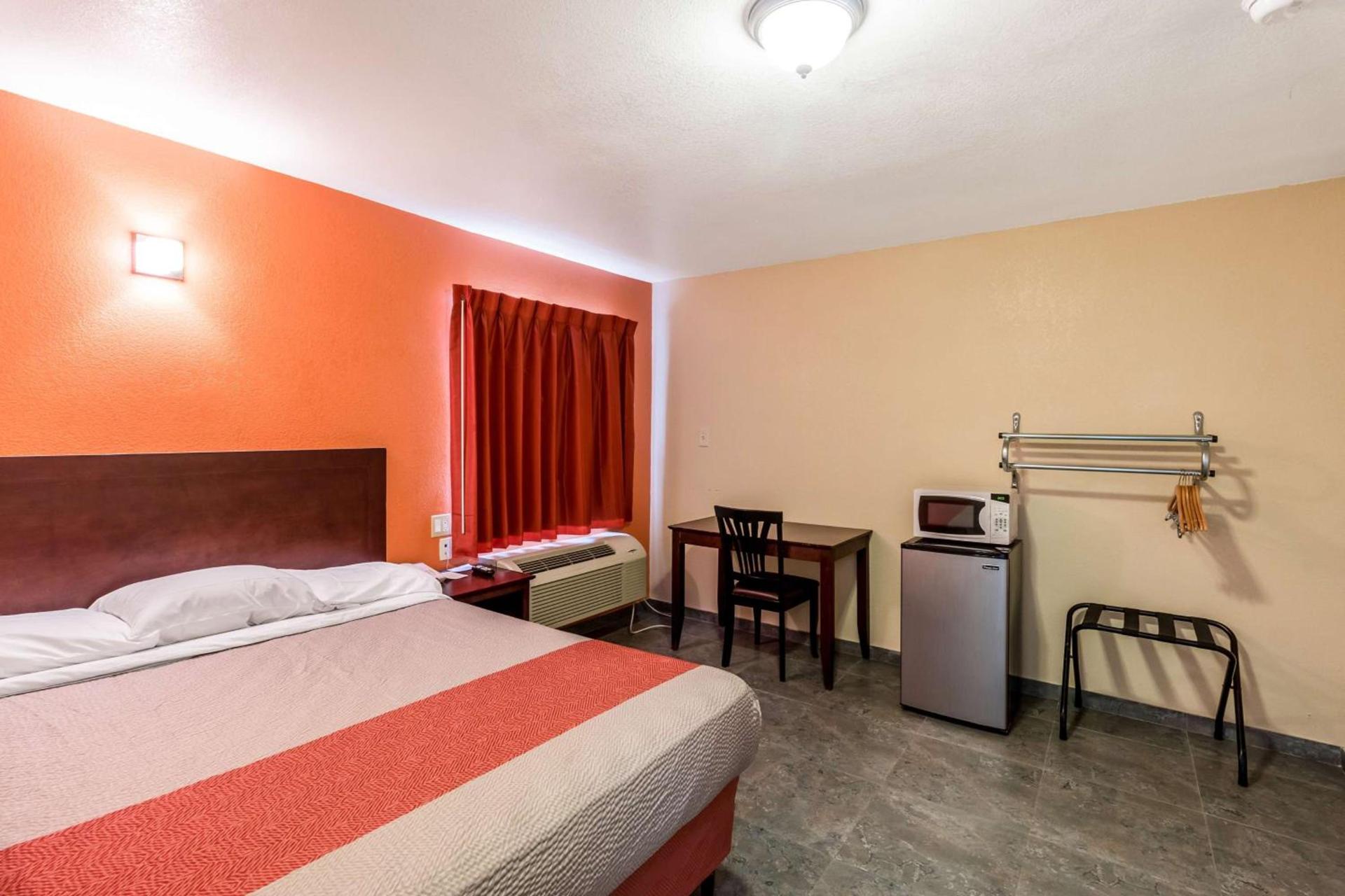 Motel 6-Blythe, CA - South photo 23