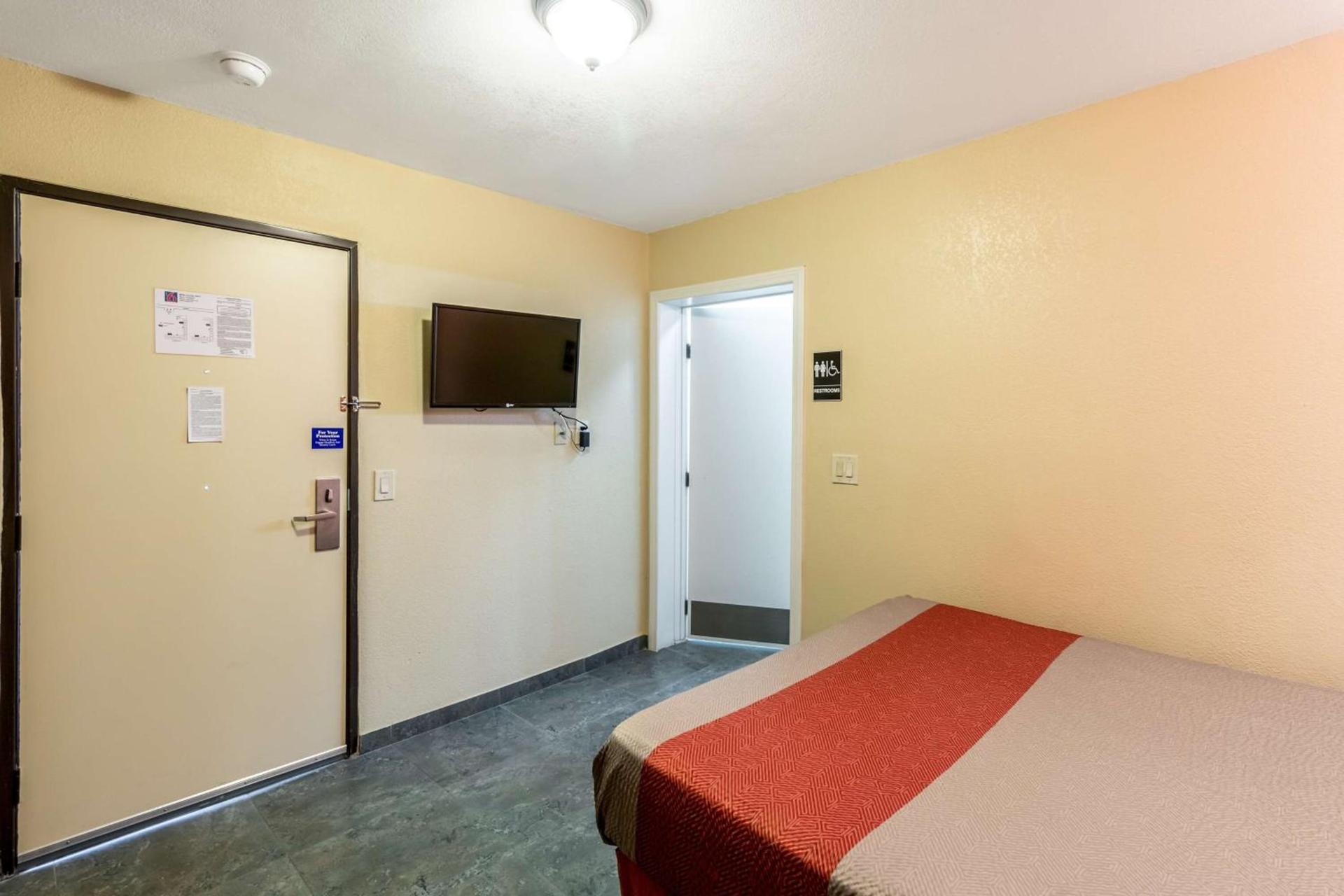 Motel 6-Blythe, CA - South photo 22