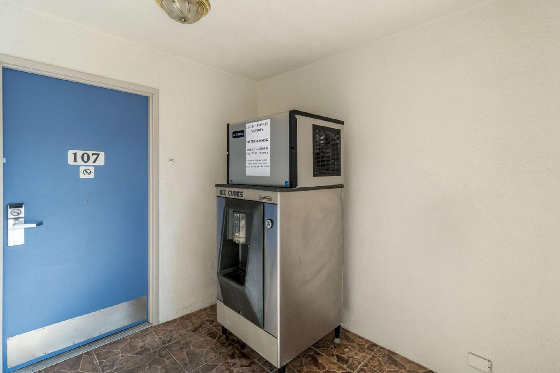 Motel 6-Blythe, CA - South photo 35