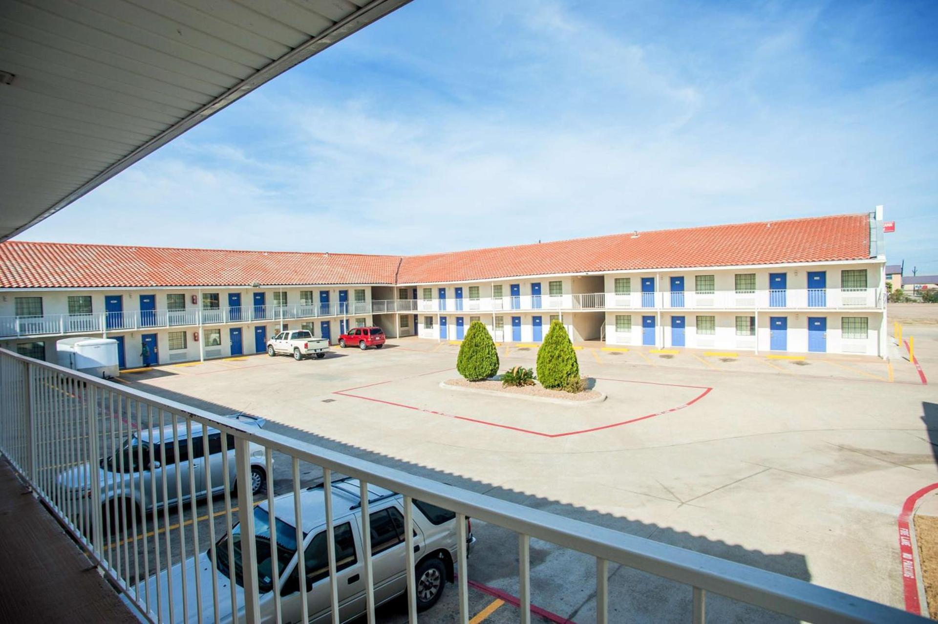 Motel 6-Corsicana, TX photo 5