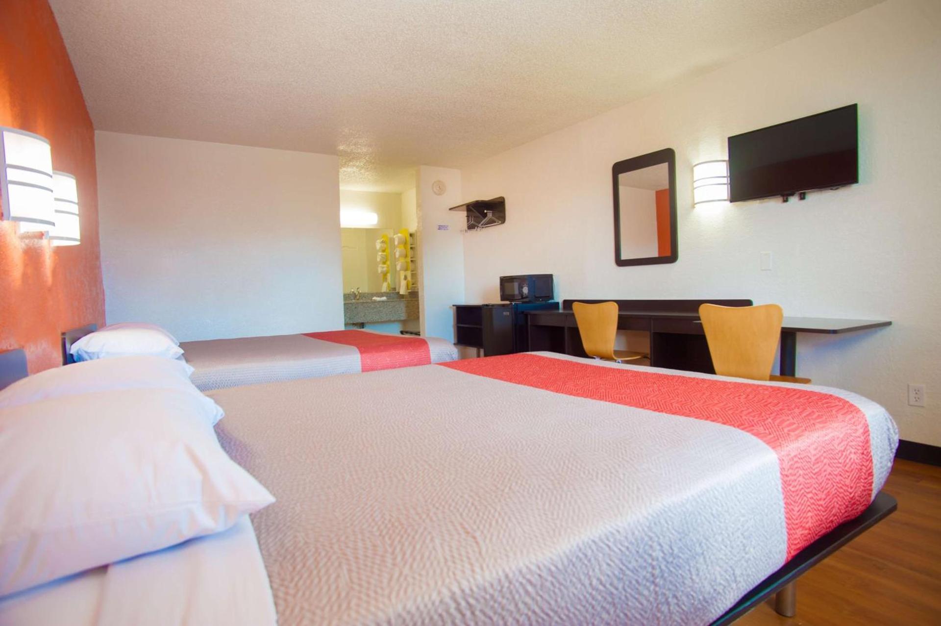 Motel 6-Corsicana, TX photo 13