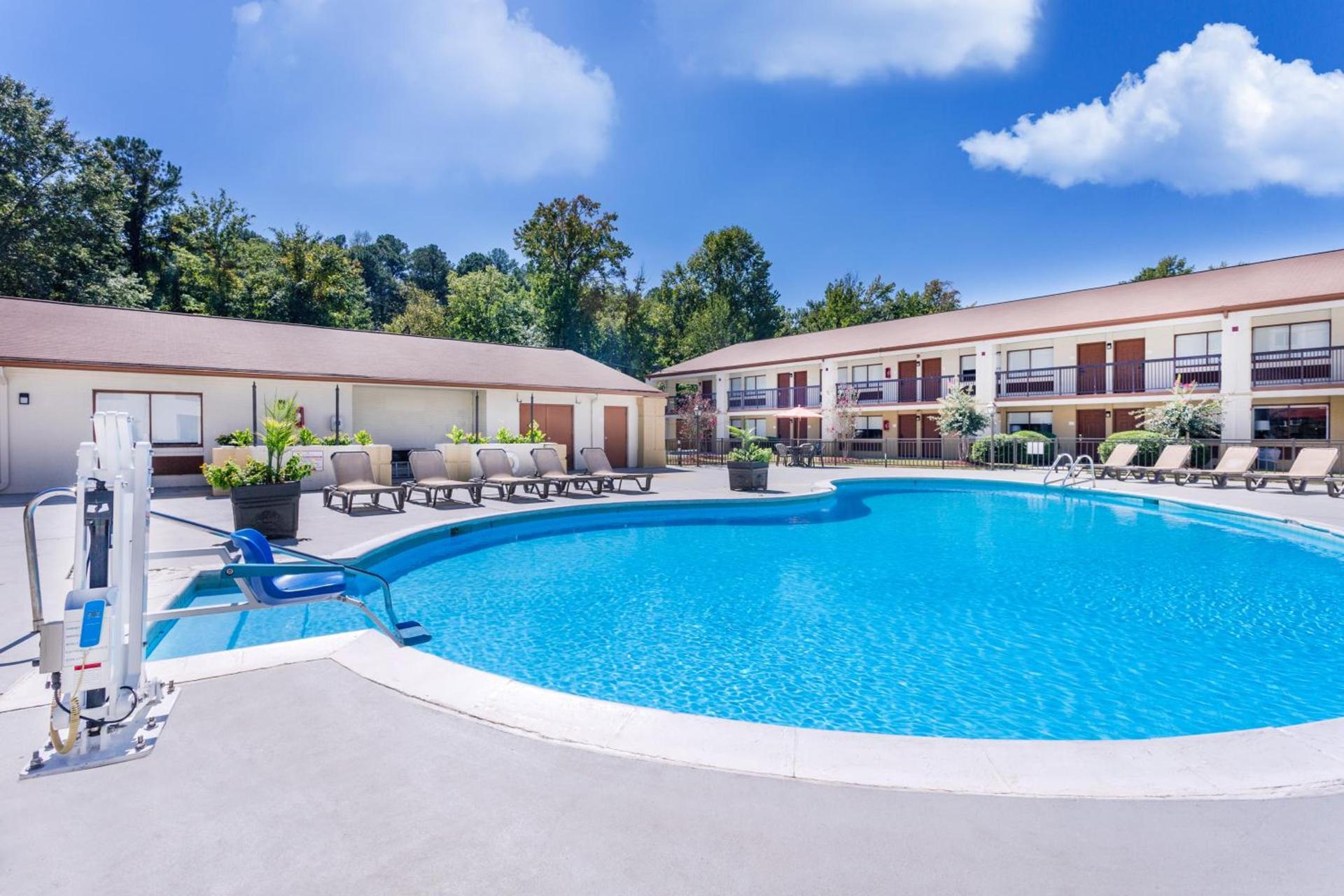 Ramada by Wyndham Tuscaloosa photo 29