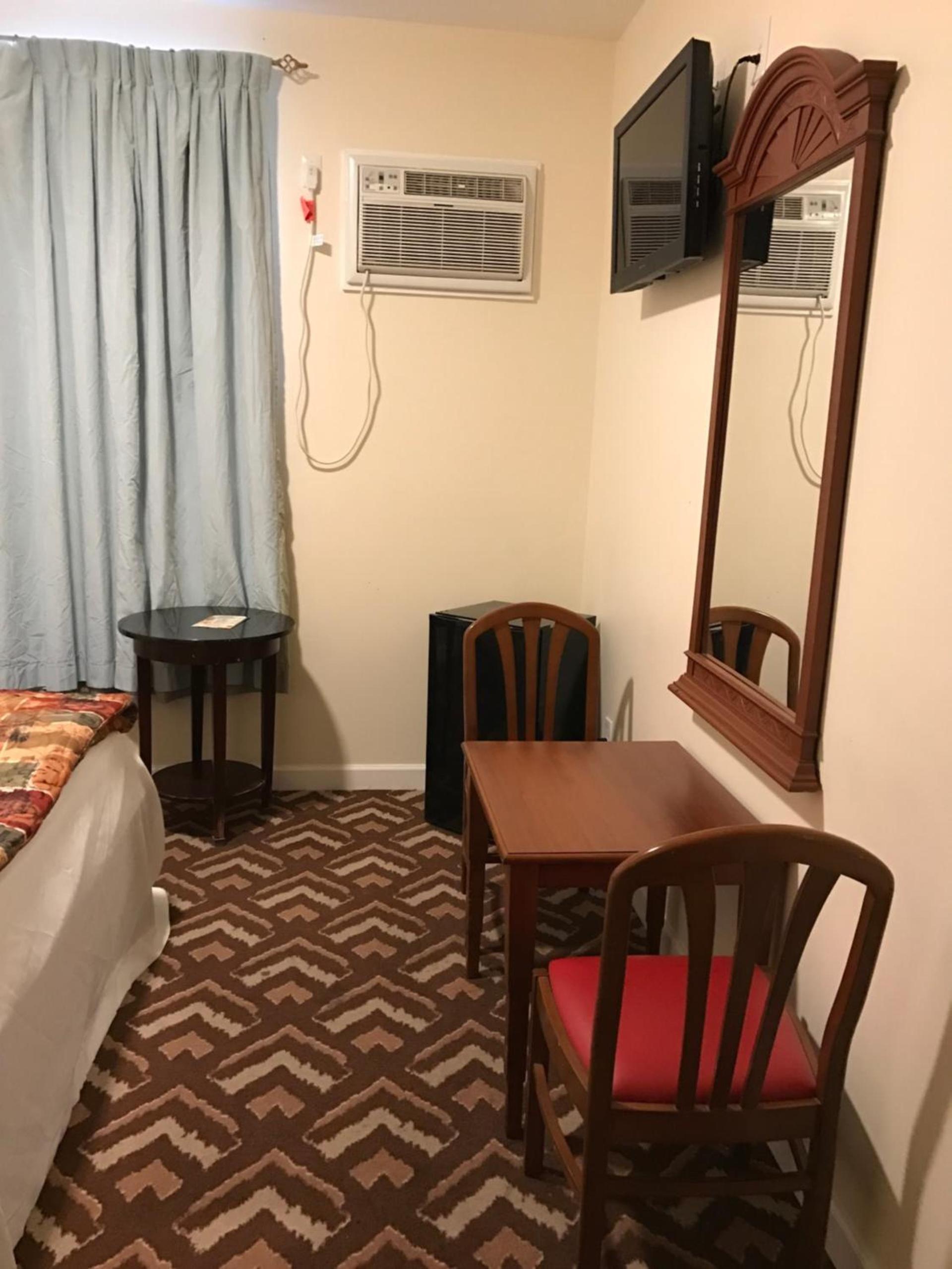 Waterbury Big Apple Motel photo 7