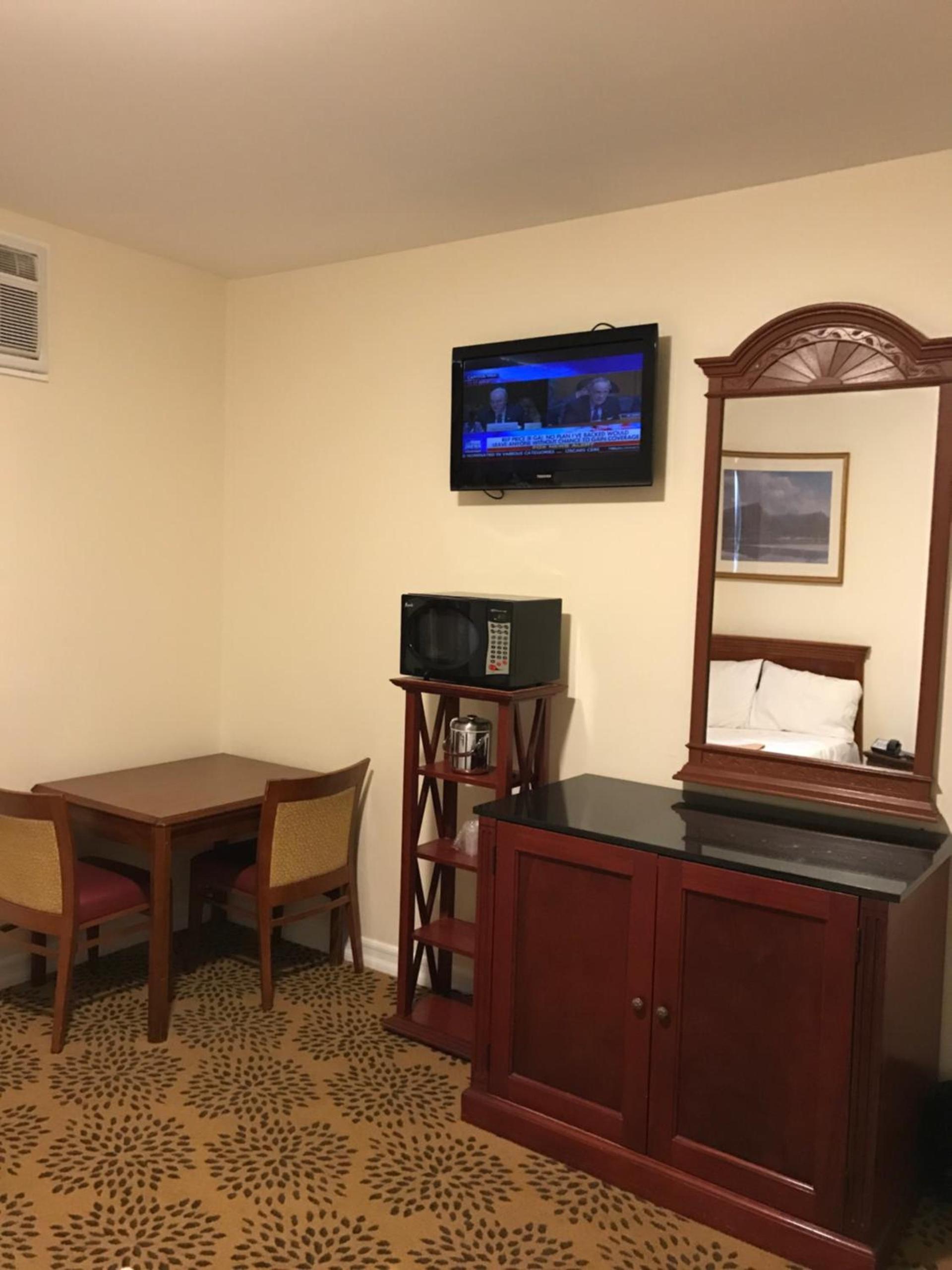 Waterbury Big Apple Motel photo 4