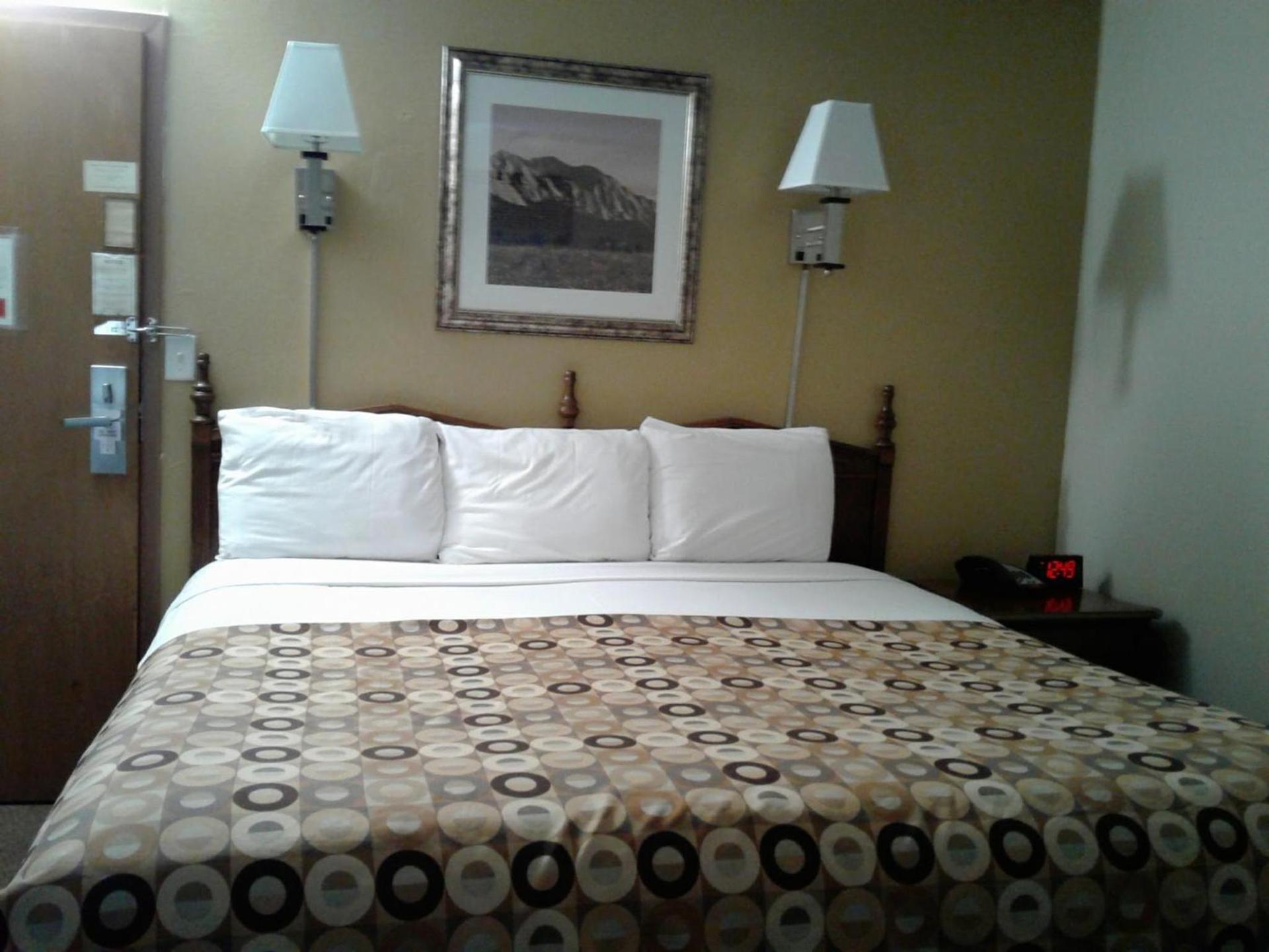 Red Carpet Inn Rochester photo 15