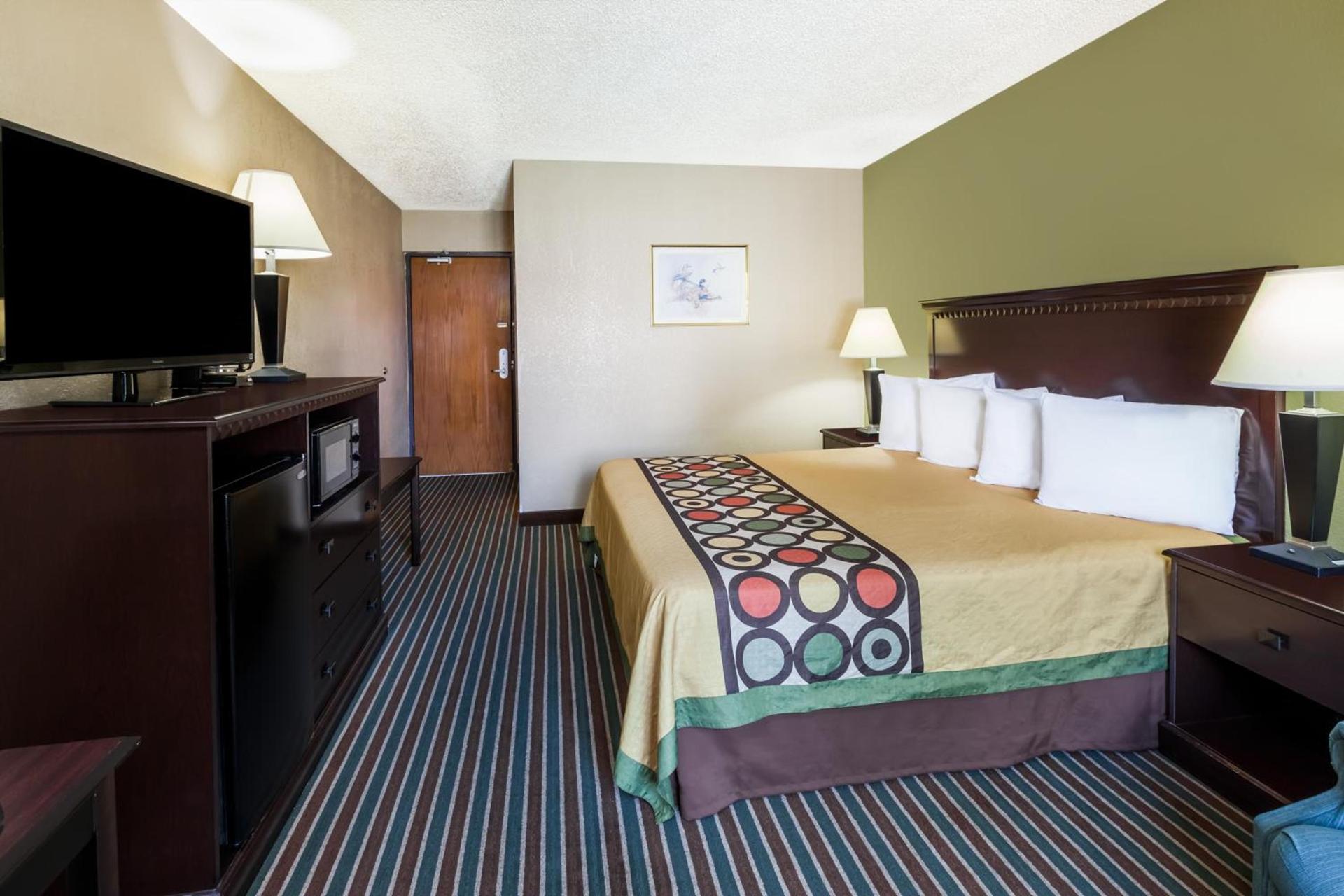 Super 8 by Wyndham Harrison AR photo 9