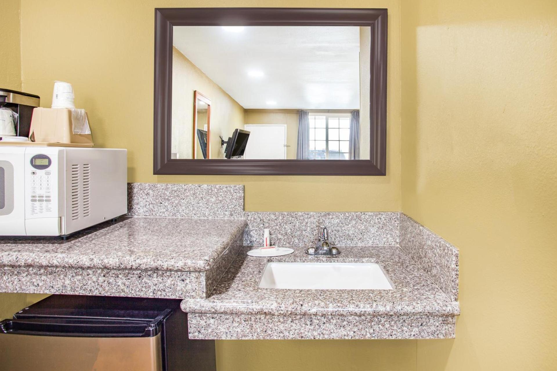 Super 8 by Wyndham Redlands/San Bernardino photo 20