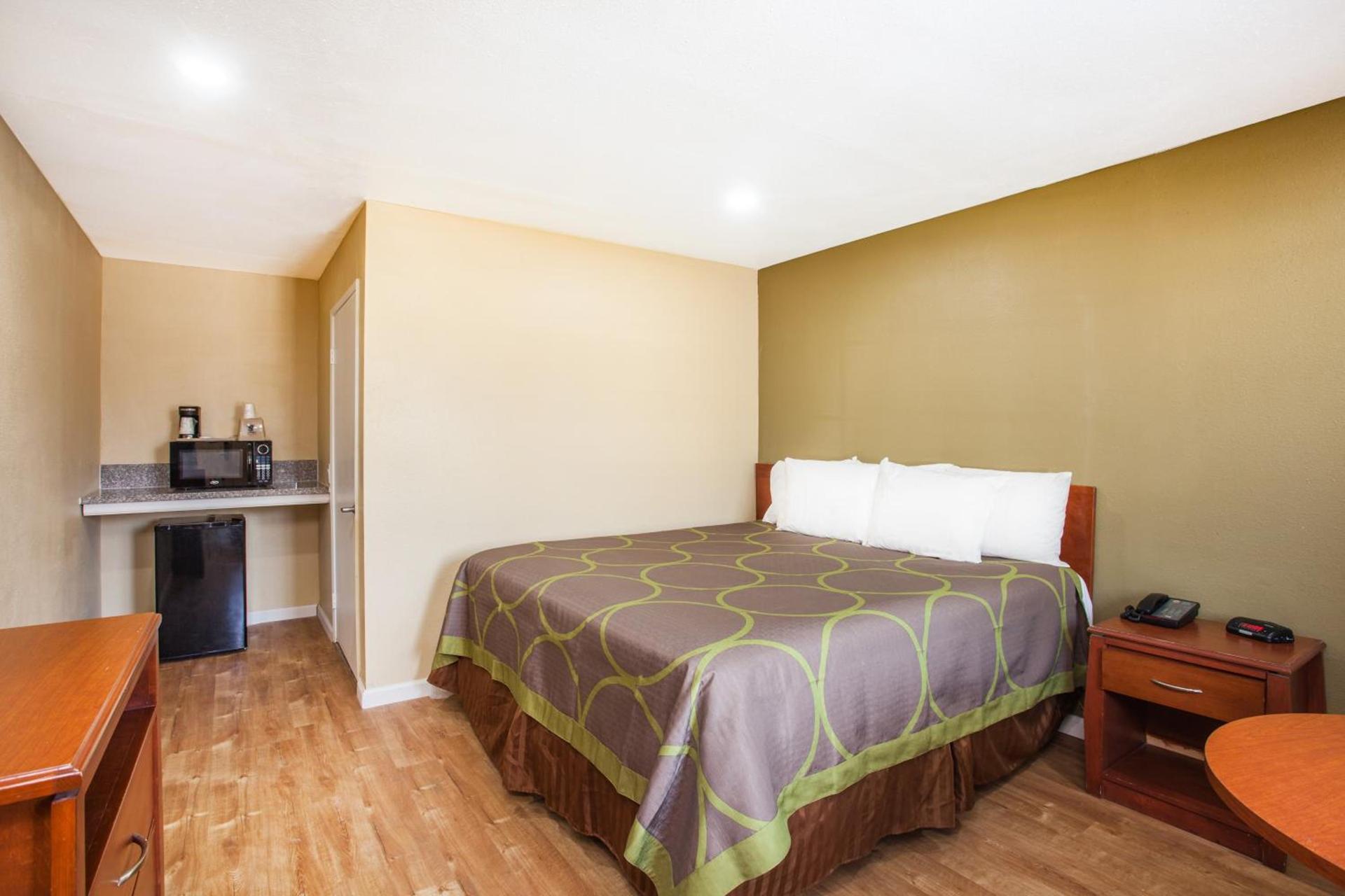 Super 8 by Wyndham Redlands/San Bernardino photo 19