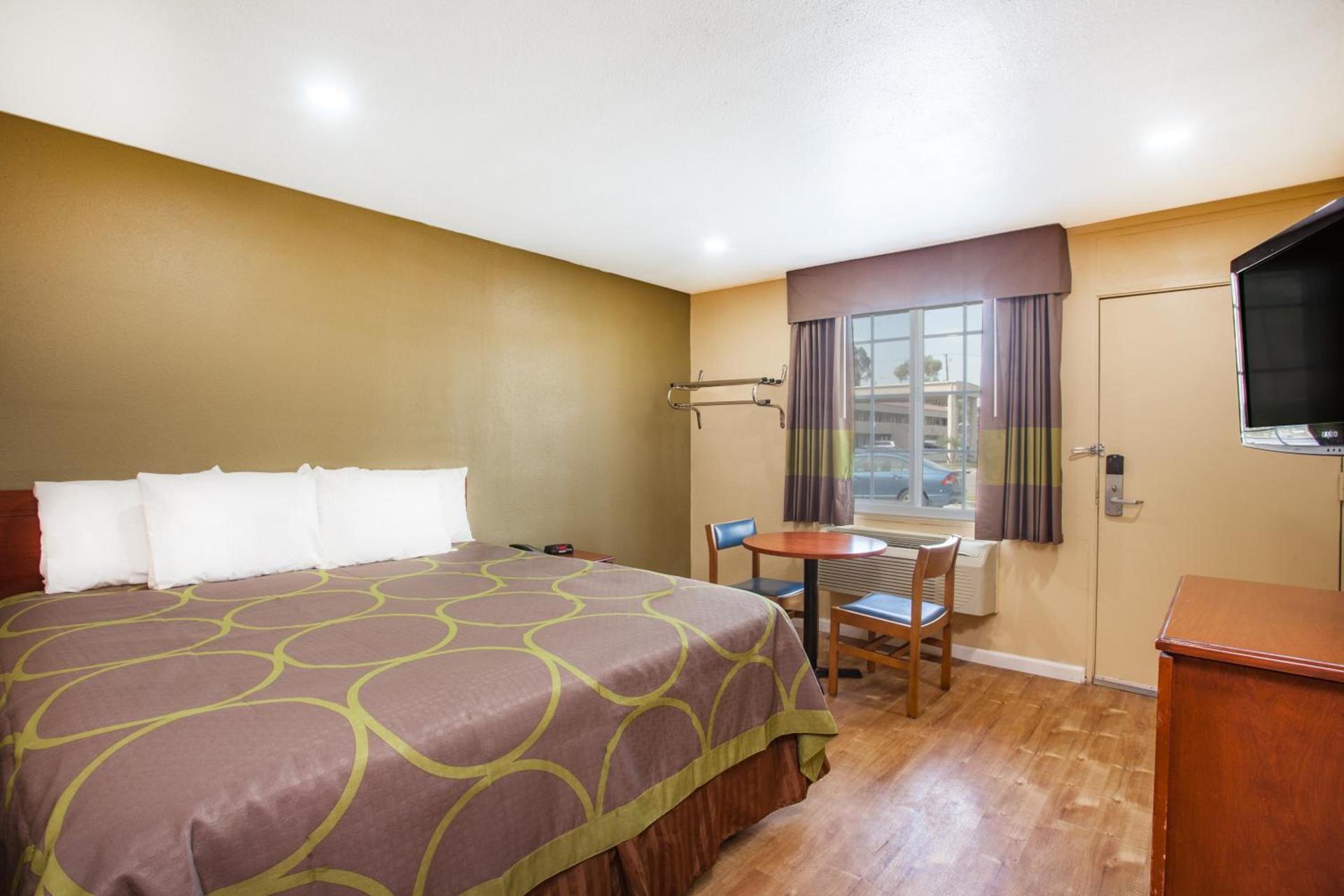 Super 8 by Wyndham Redlands/San Bernardino photo 15