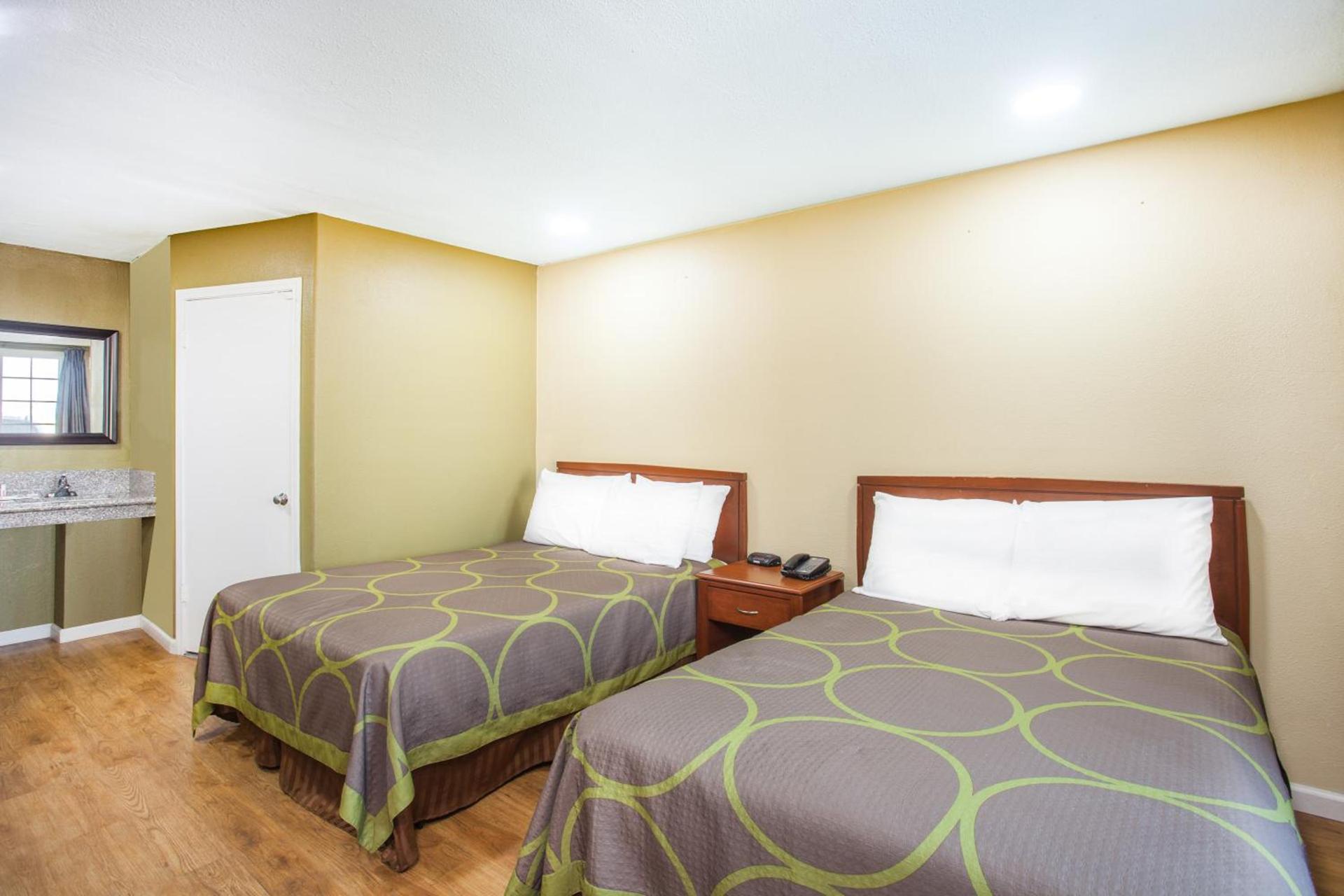 Super 8 by Wyndham Redlands/San Bernardino photo 25