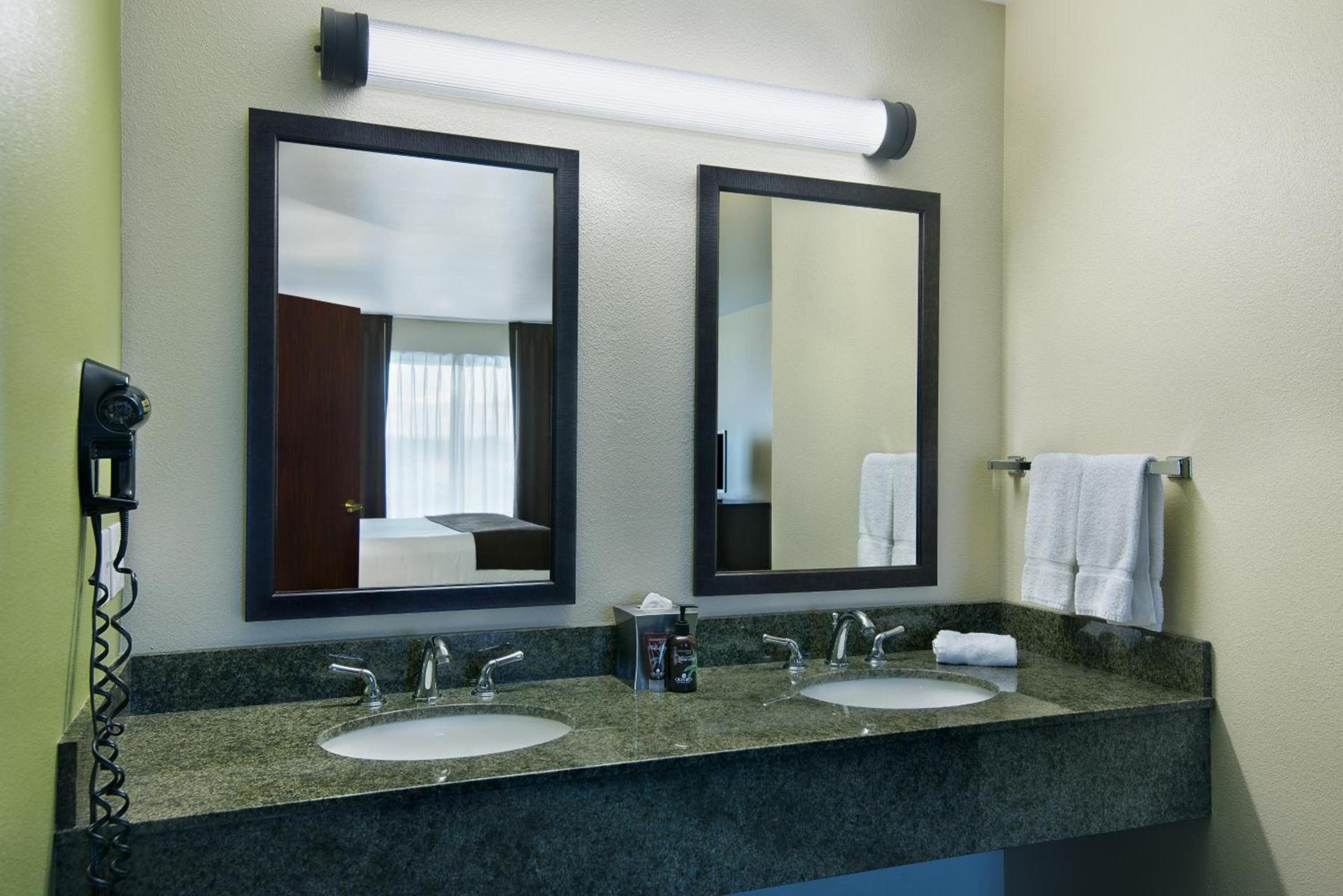 Oxford Suites Hermiston photo 18