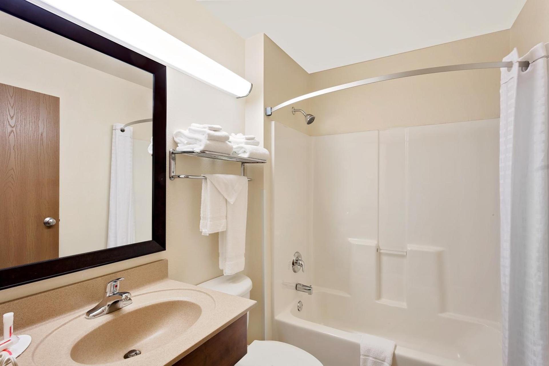 Super 8 by Wyndham Lebanon photo 19