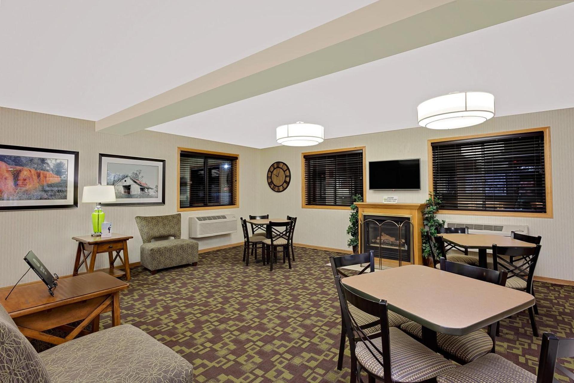 Super 8 by Wyndham Lebanon photo 15