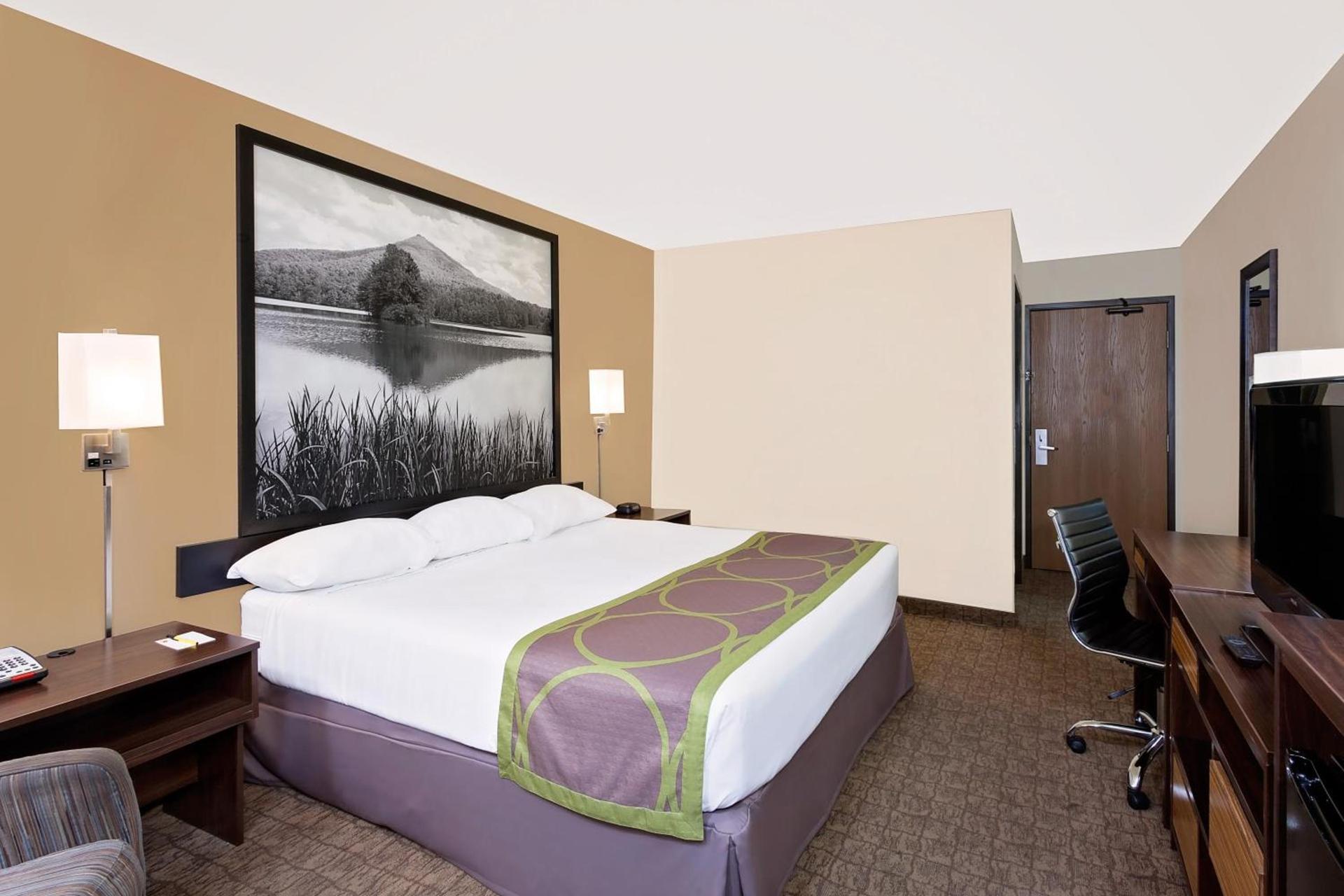 Super 8 by Wyndham Lebanon photo 13