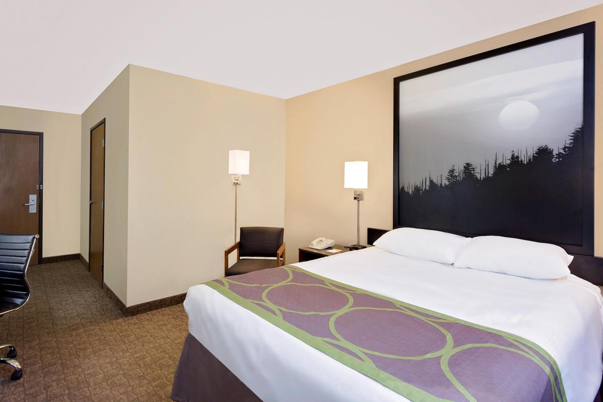 Super 8 by Wyndham Lebanon photo 11
