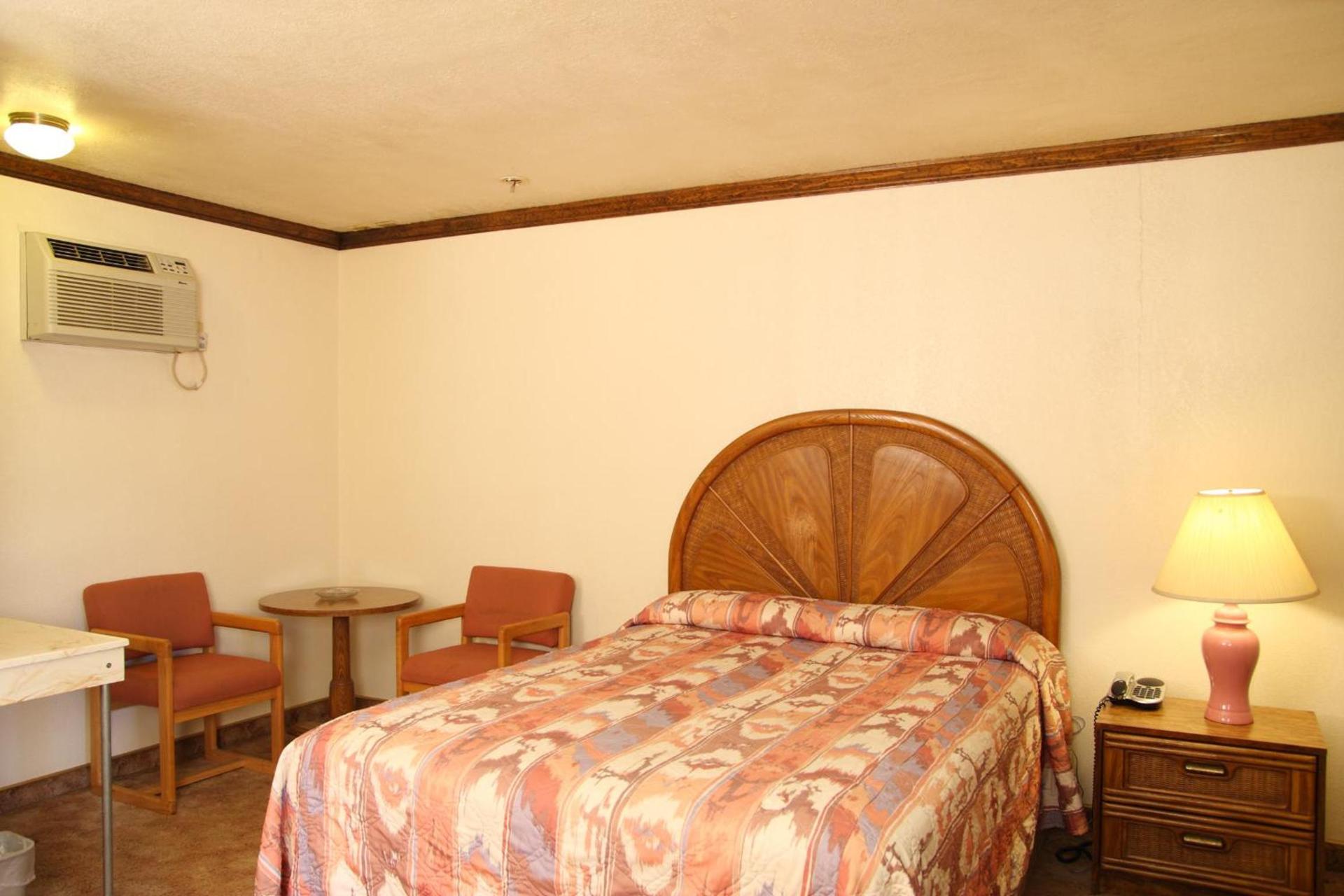 Dove Creek Inn photo 9