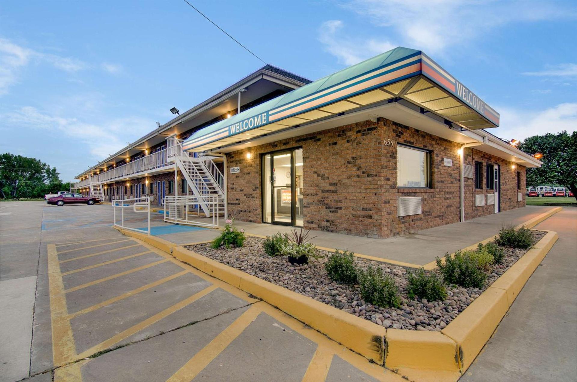Motel 6-Salina, KS photo 4