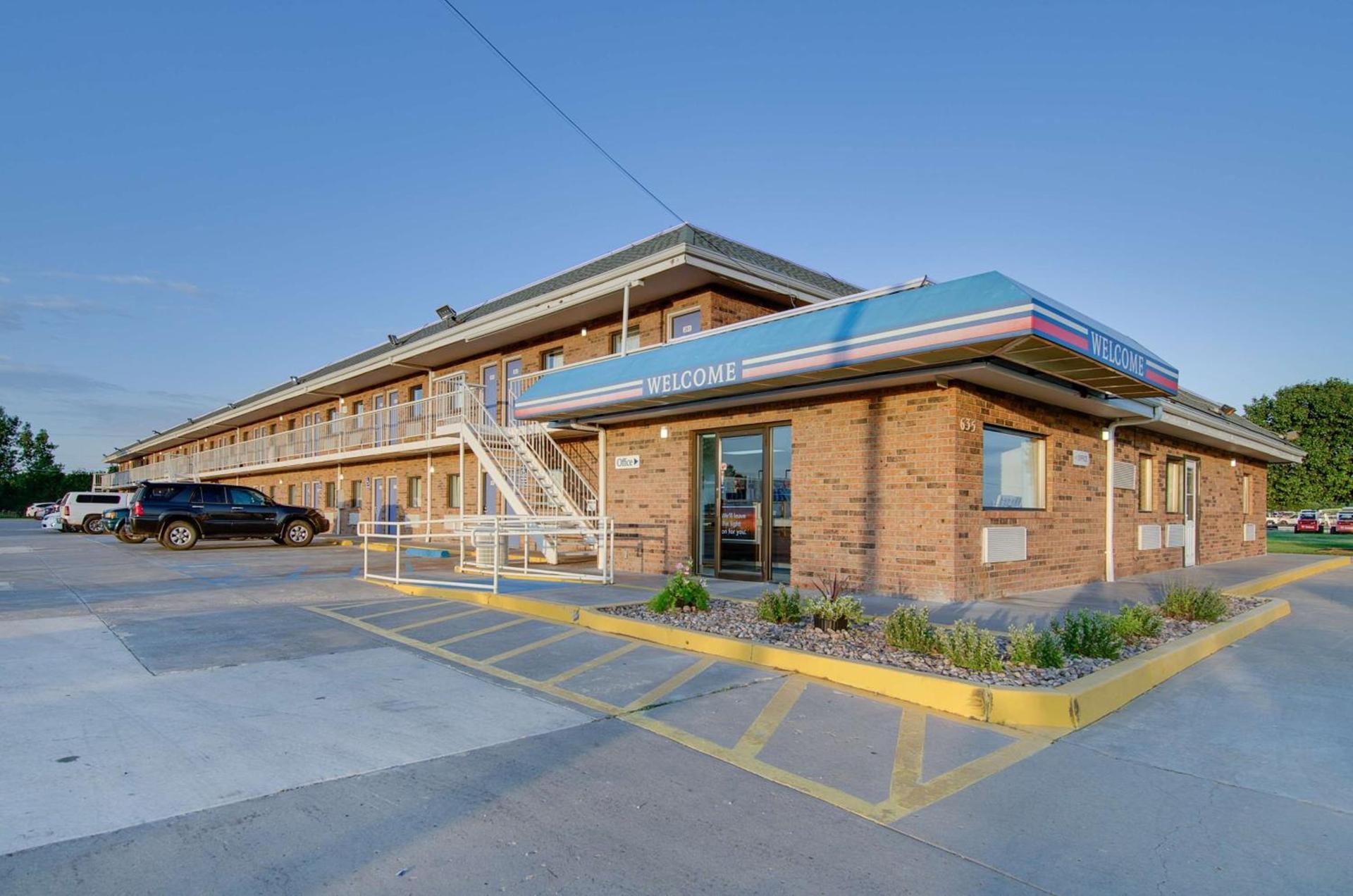 Motel 6-Salina, KS photo 5