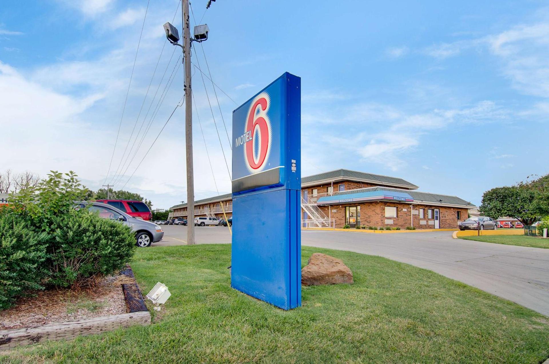 Motel 6-Salina, KS photo 7
