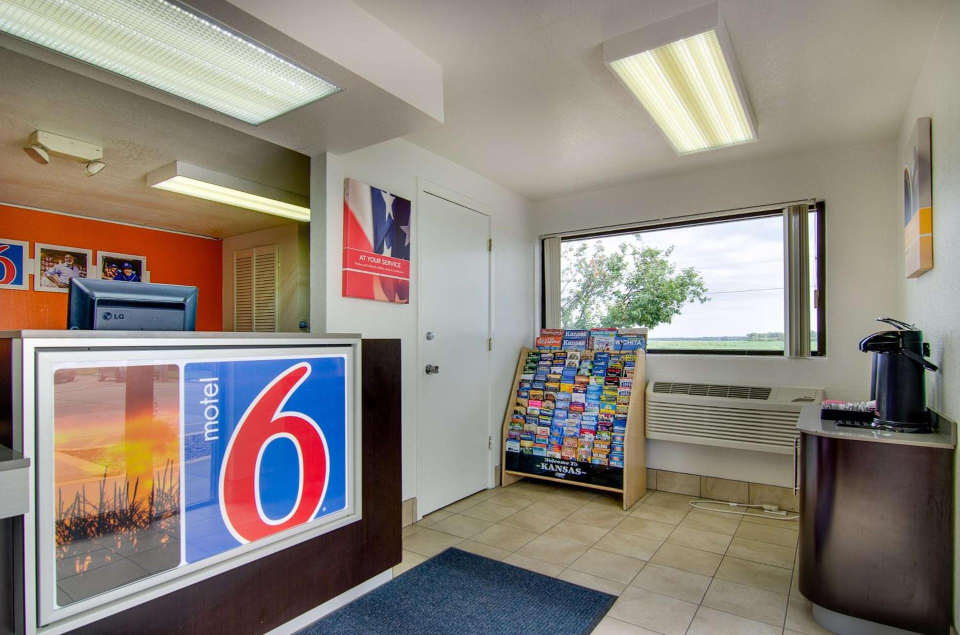 Motel 6-Salina, KS photo 32