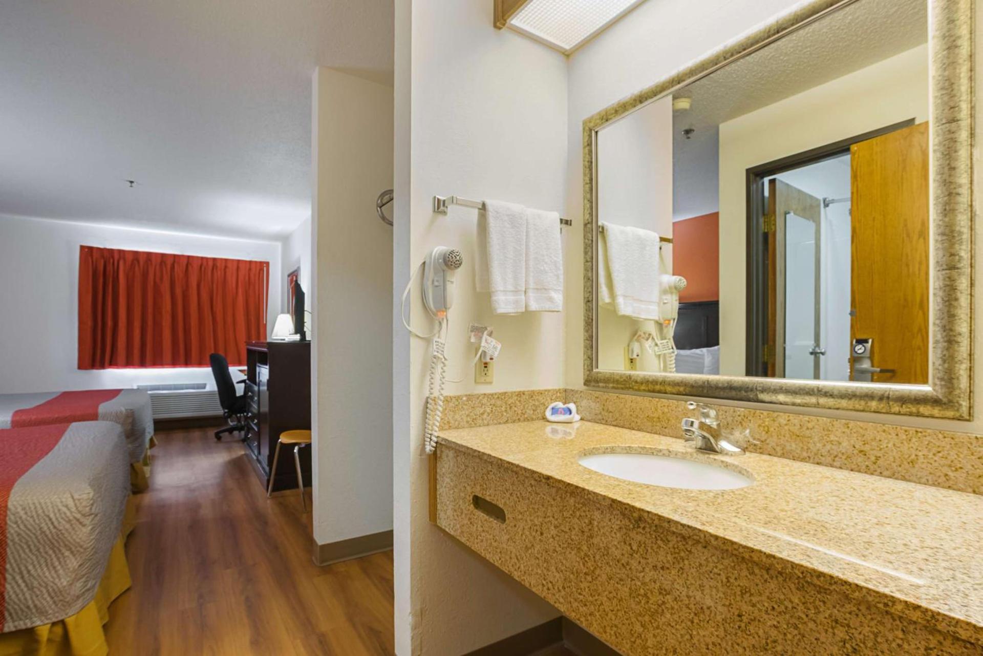Motel 6-Waterloo, IA - Crossroads Mall - Cedar Falls photo 20