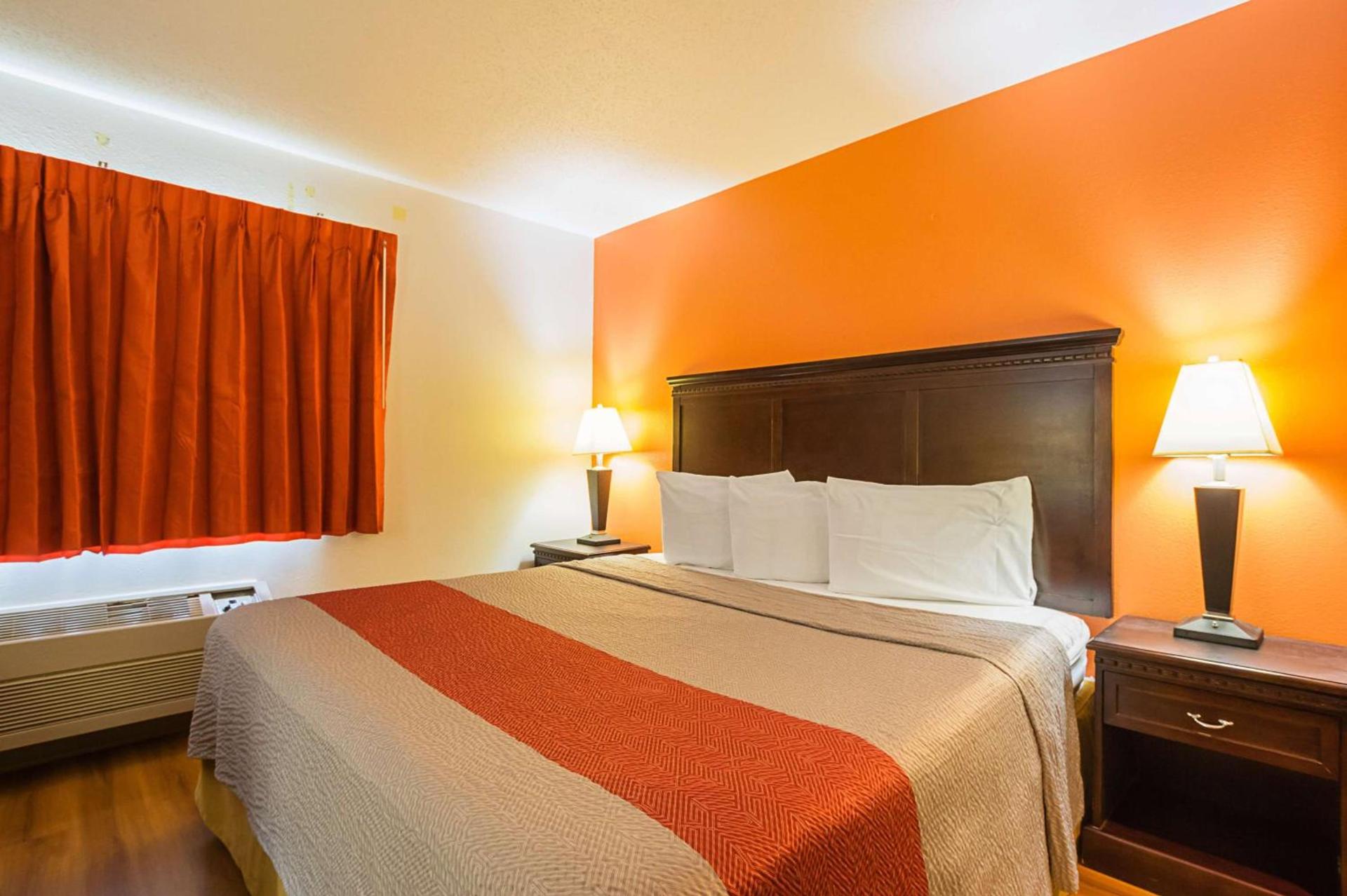 Motel 6-Waterloo, IA - Crossroads Mall - Cedar Falls photo 11