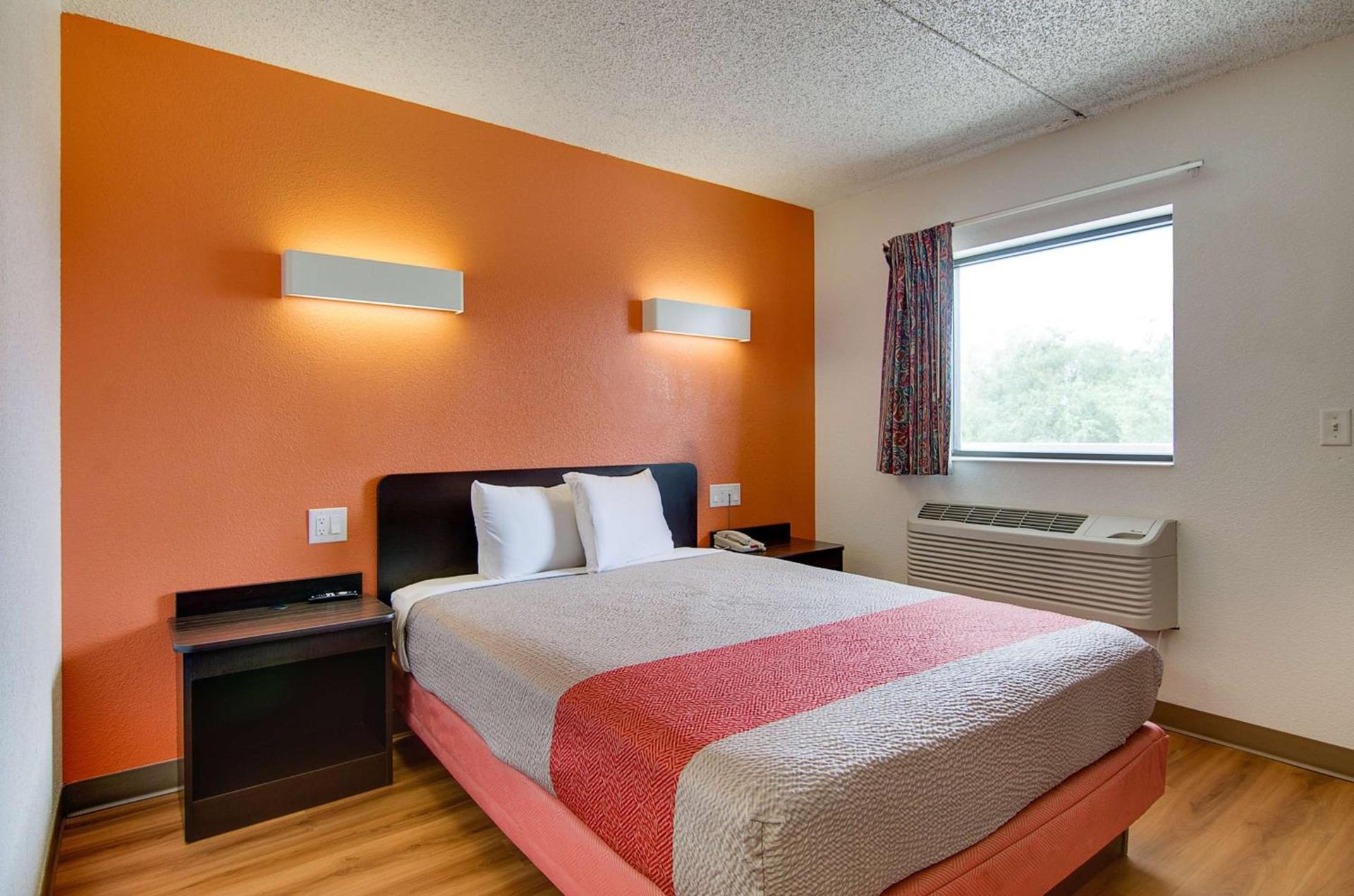 Motel 6-Salina, KS photo 15