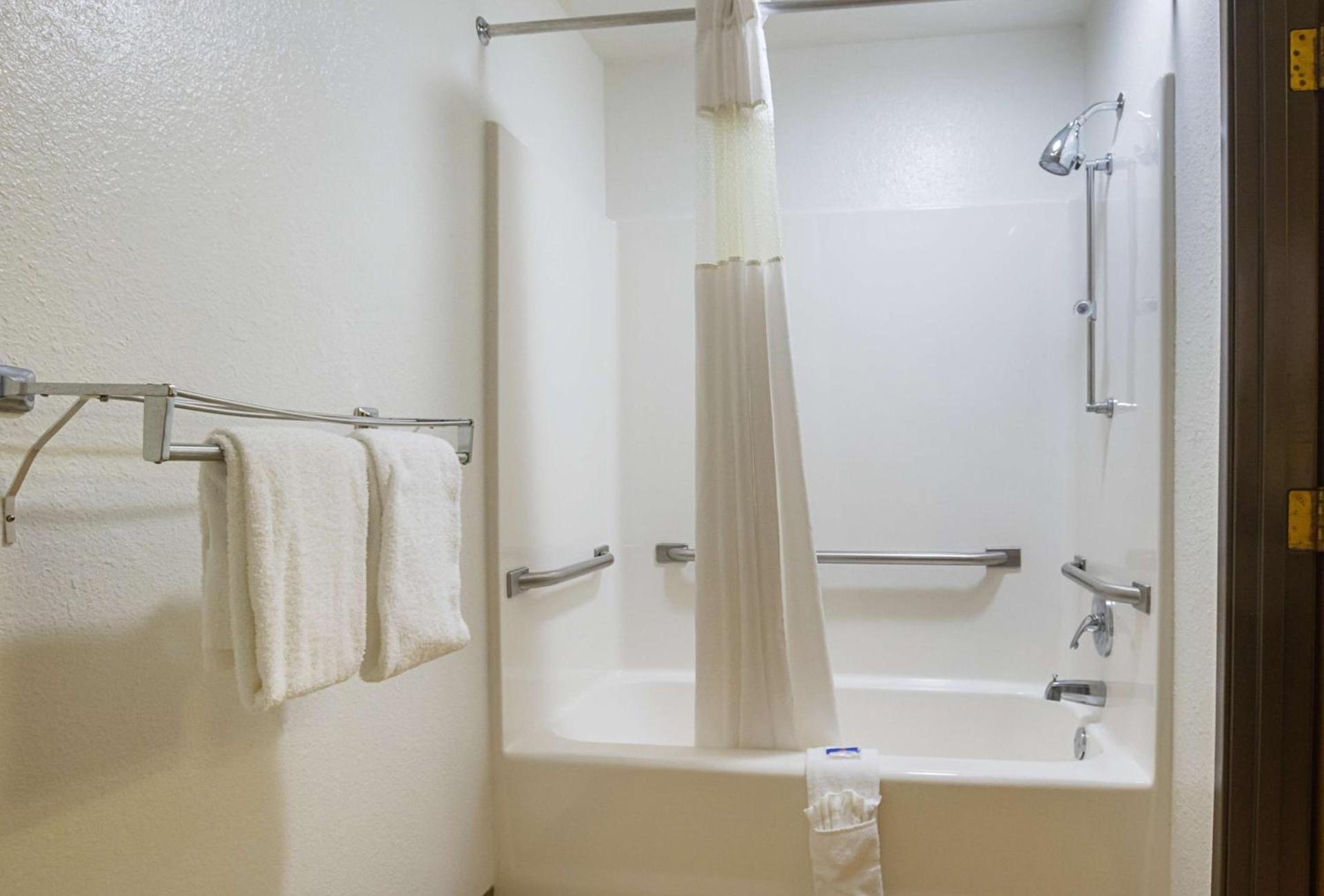 Motel 6-Waterloo, IA - Crossroads Mall - Cedar Falls photo 28