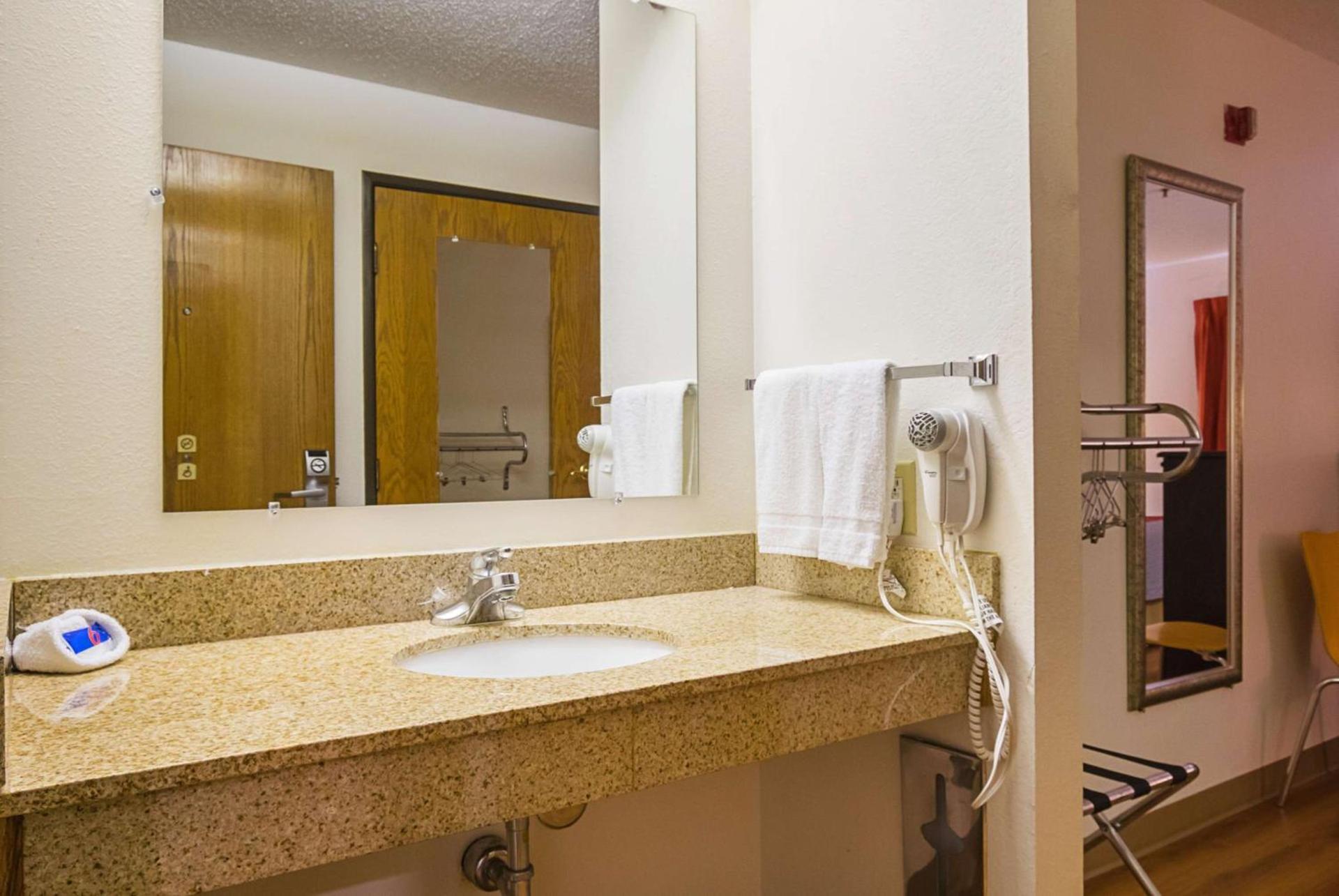 Motel 6-Waterloo, IA - Crossroads Mall - Cedar Falls photo 22