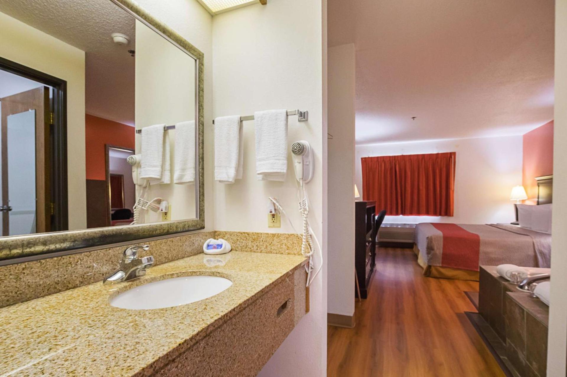 Motel 6-Waterloo, IA - Crossroads Mall - Cedar Falls photo 25