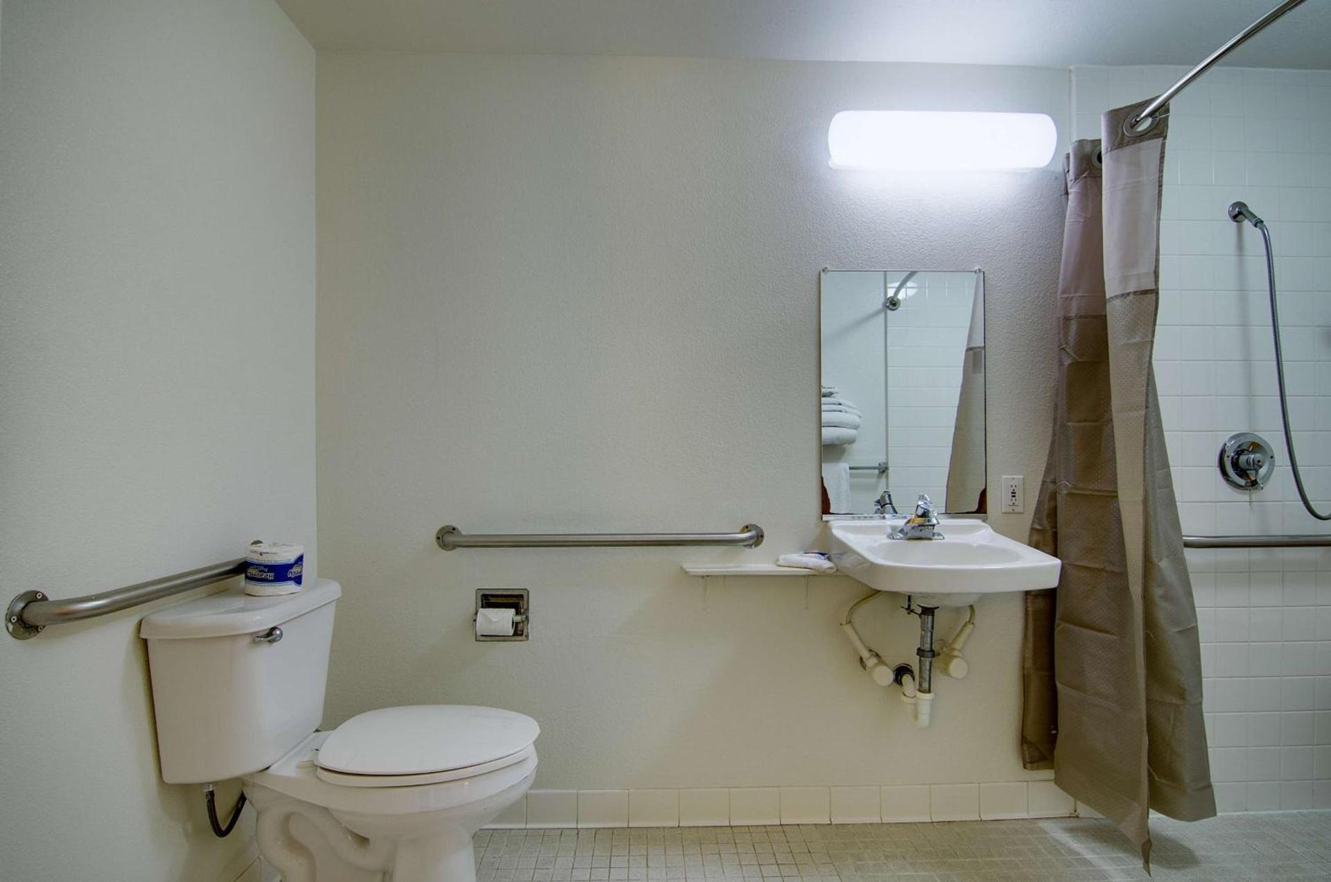 Motel 6-Salina, KS photo 30